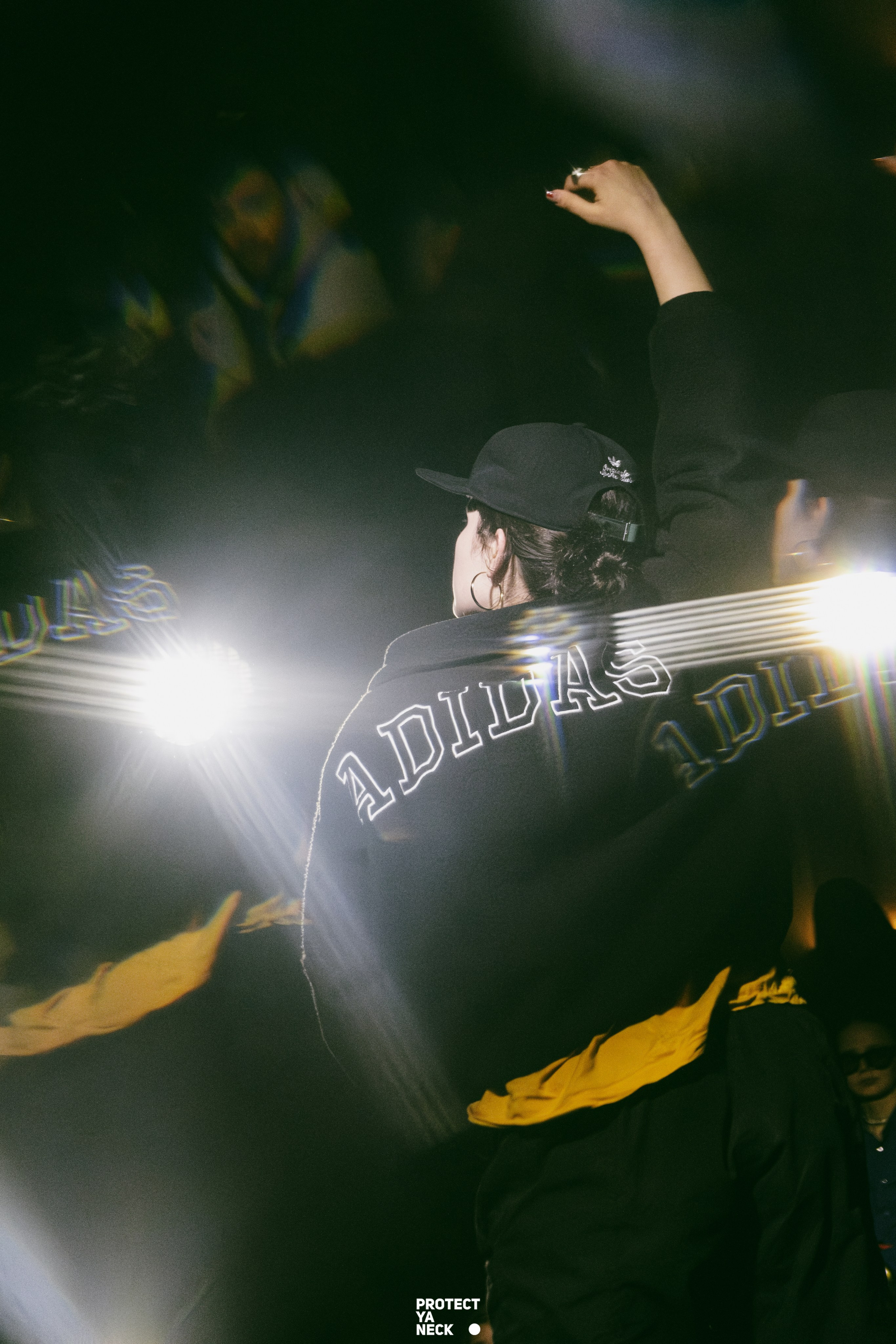 PROTECT YA NECK 22/03 (@youlovebu). Соня бу тебя сфоткала