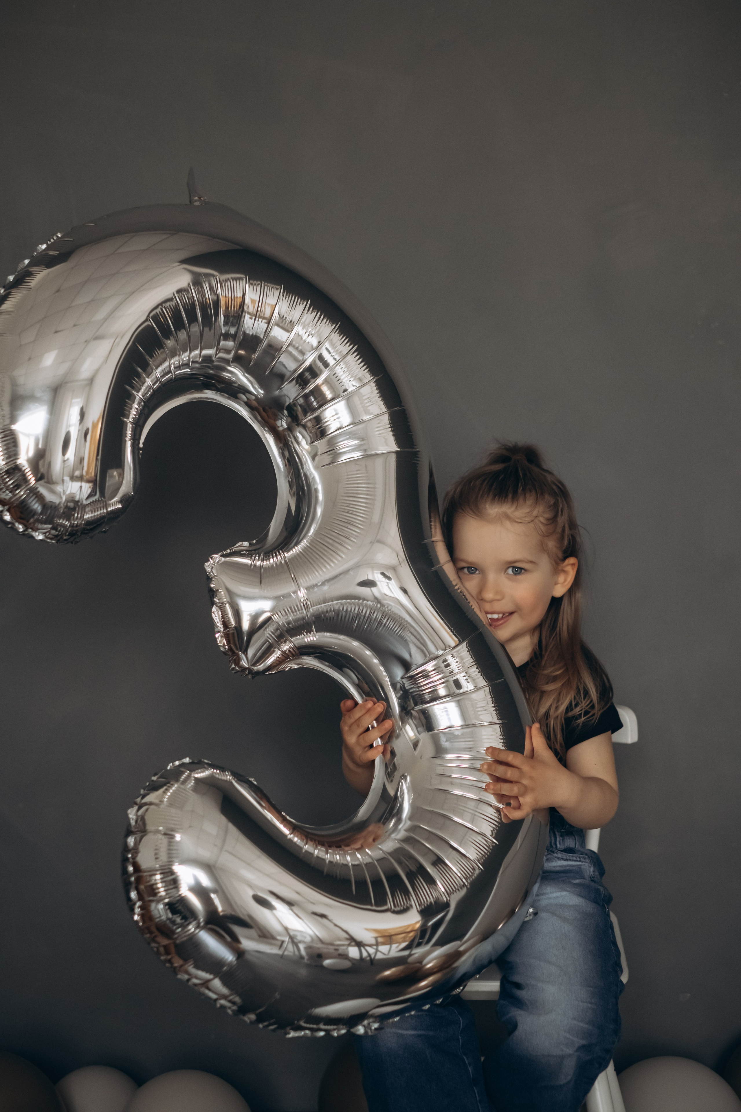 Фотосессия «День рождения» в минималистичной студии. Фотограф Новосибирск Анна Рождественская