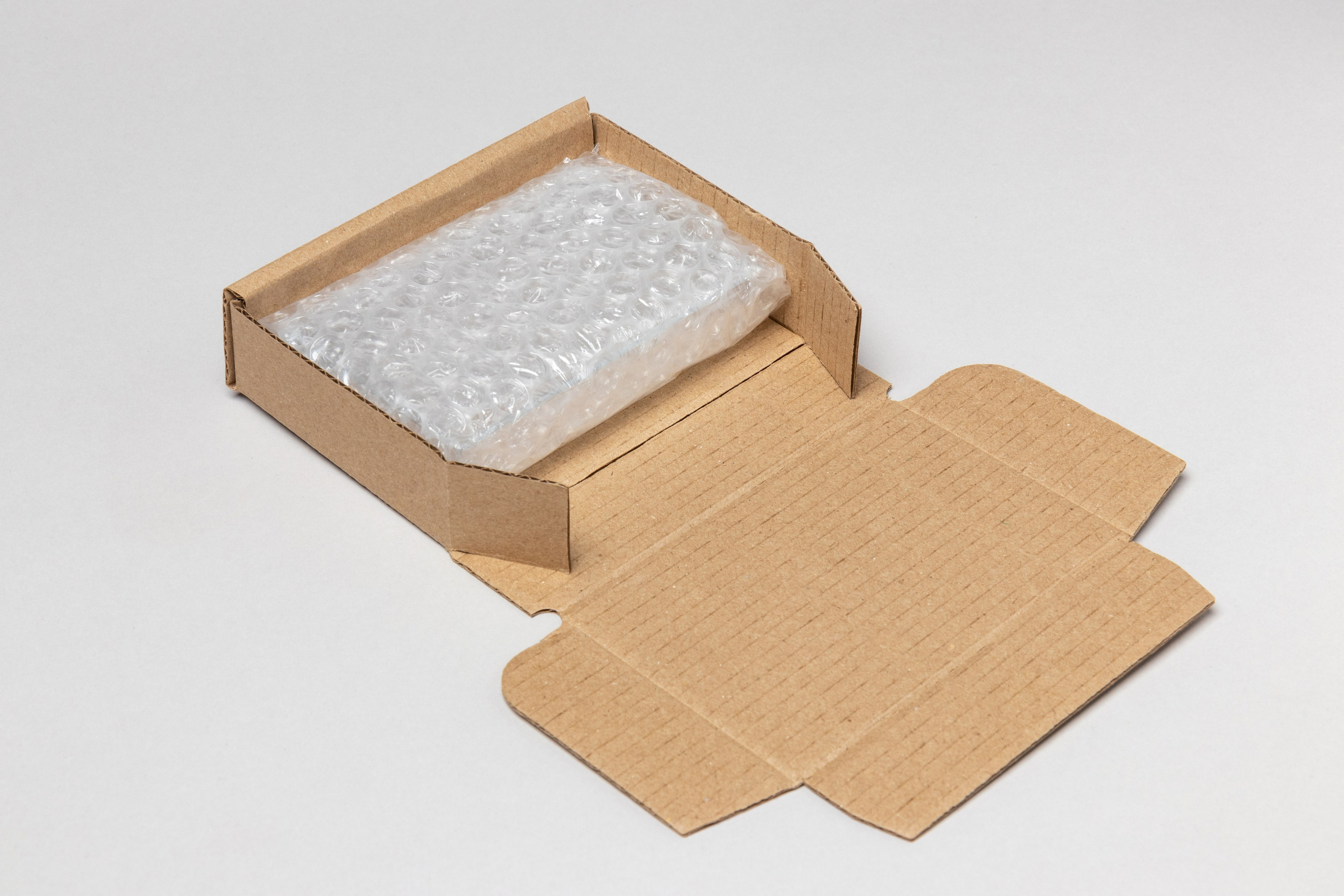 Съёмка упаковки на сером фоне. Предметный фотограф в Нижнем Новгороде Денис Павлов