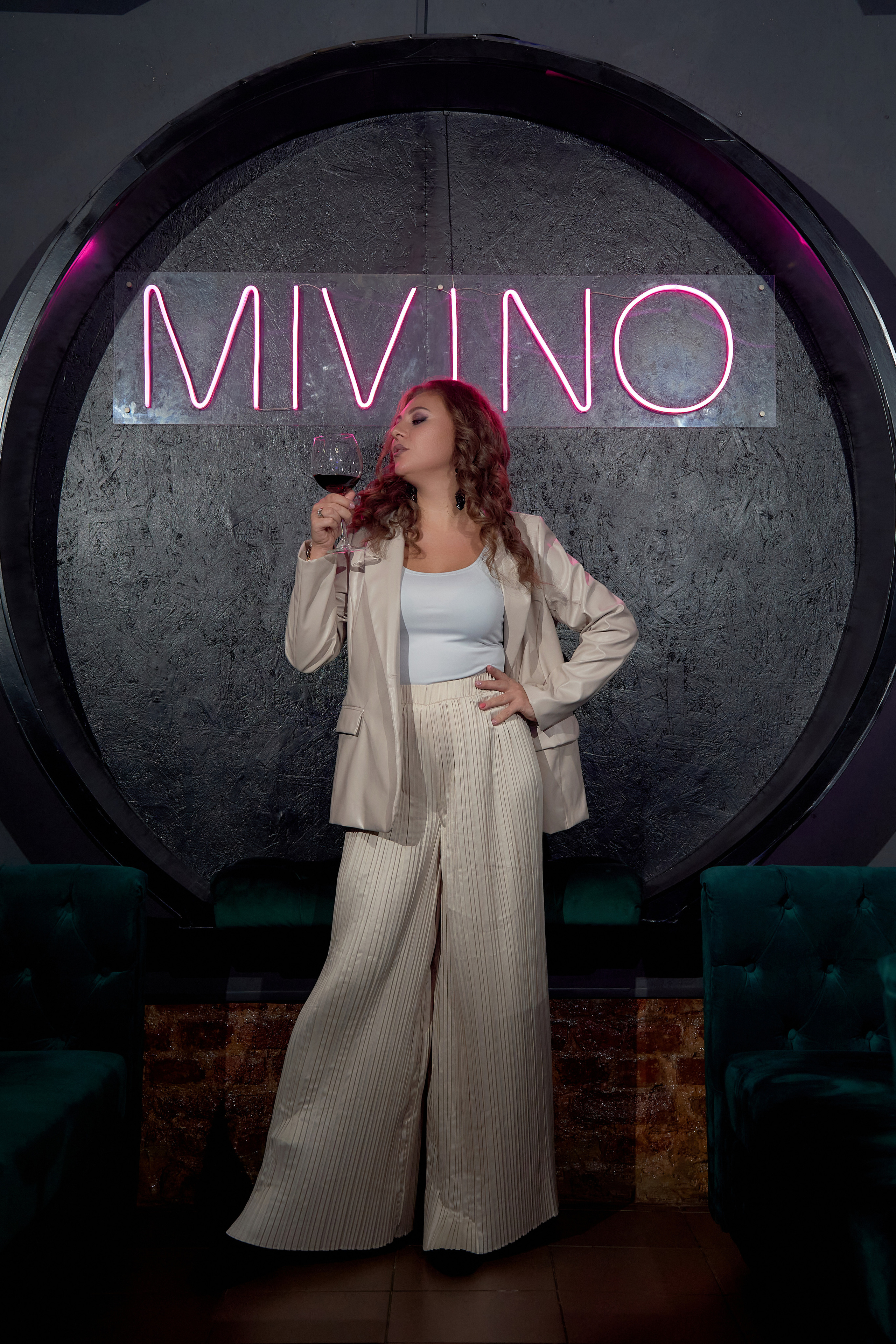 18 мне уже бар MIVINO репортажная съёмка. Мартазова Екатерина фотограф. Екатеринбург