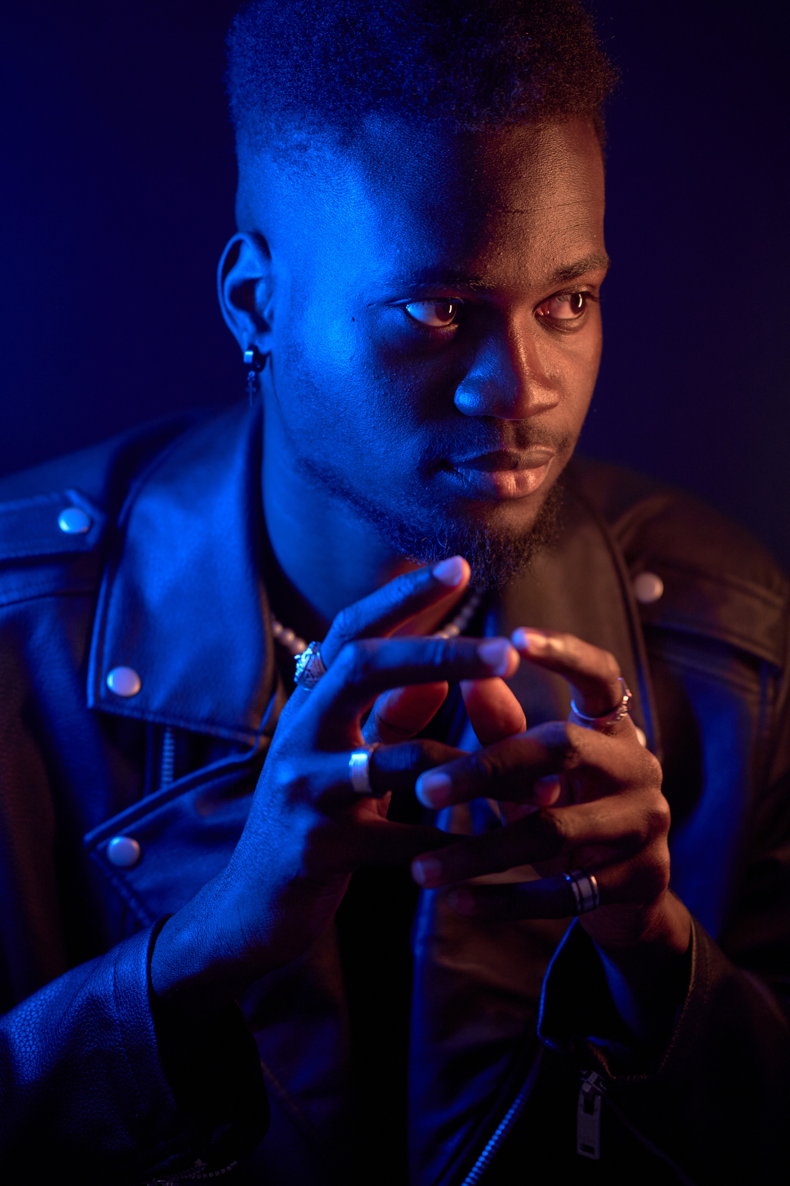 Съёмка в темном ключе с применением цветного света. Мартазова Екатерина фотограф. Екатеринбург