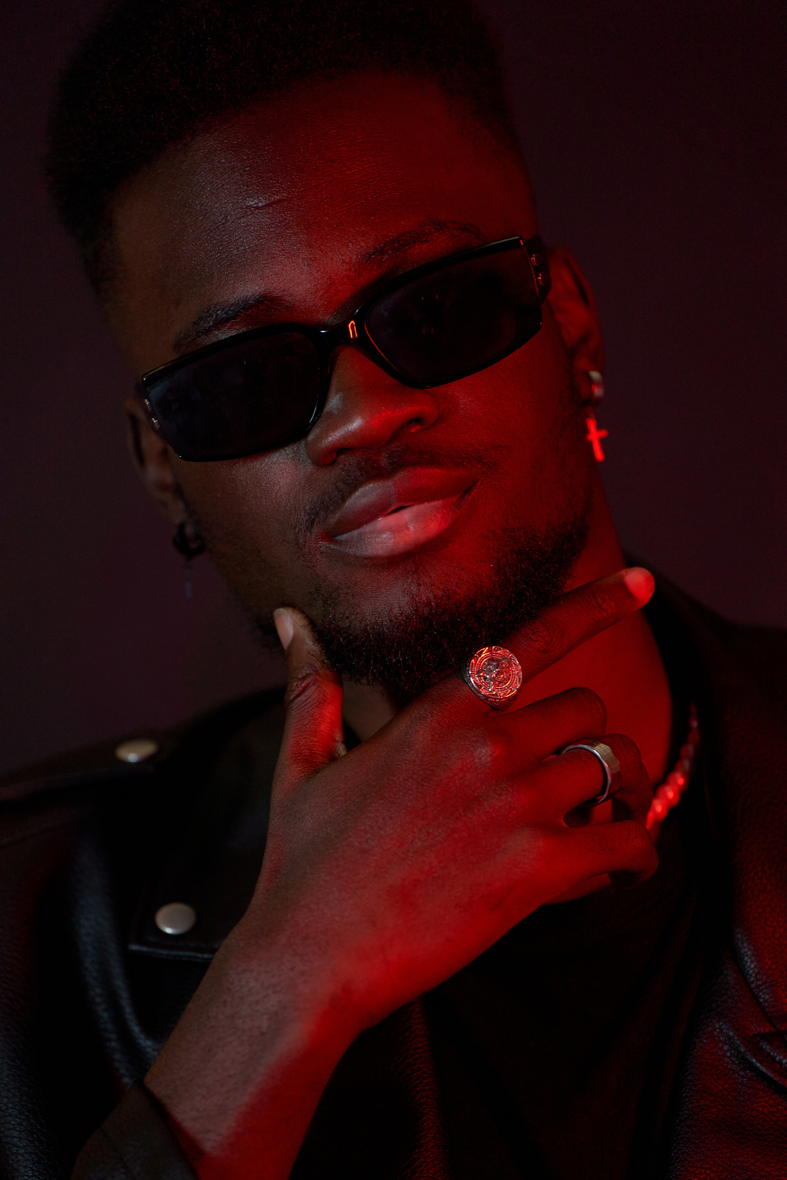 Съёмка в темном ключе с применением цветного света. Мартазова Екатерина фотограф. Екатеринбург