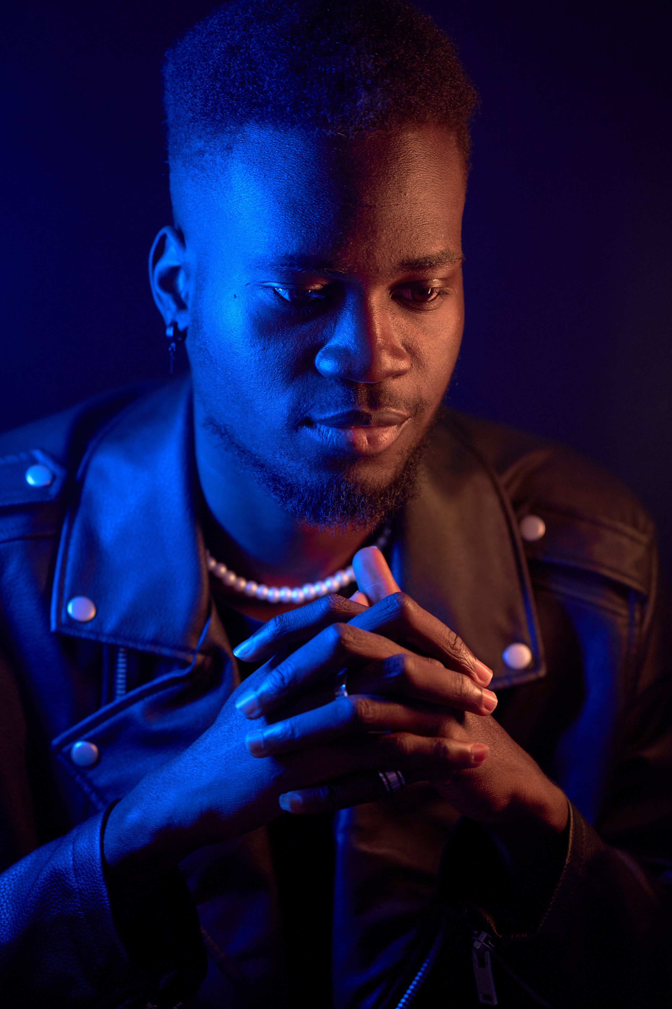 Съёмка в темном ключе с применением цветного света. Мартазова Екатерина фотограф. Екатеринбург