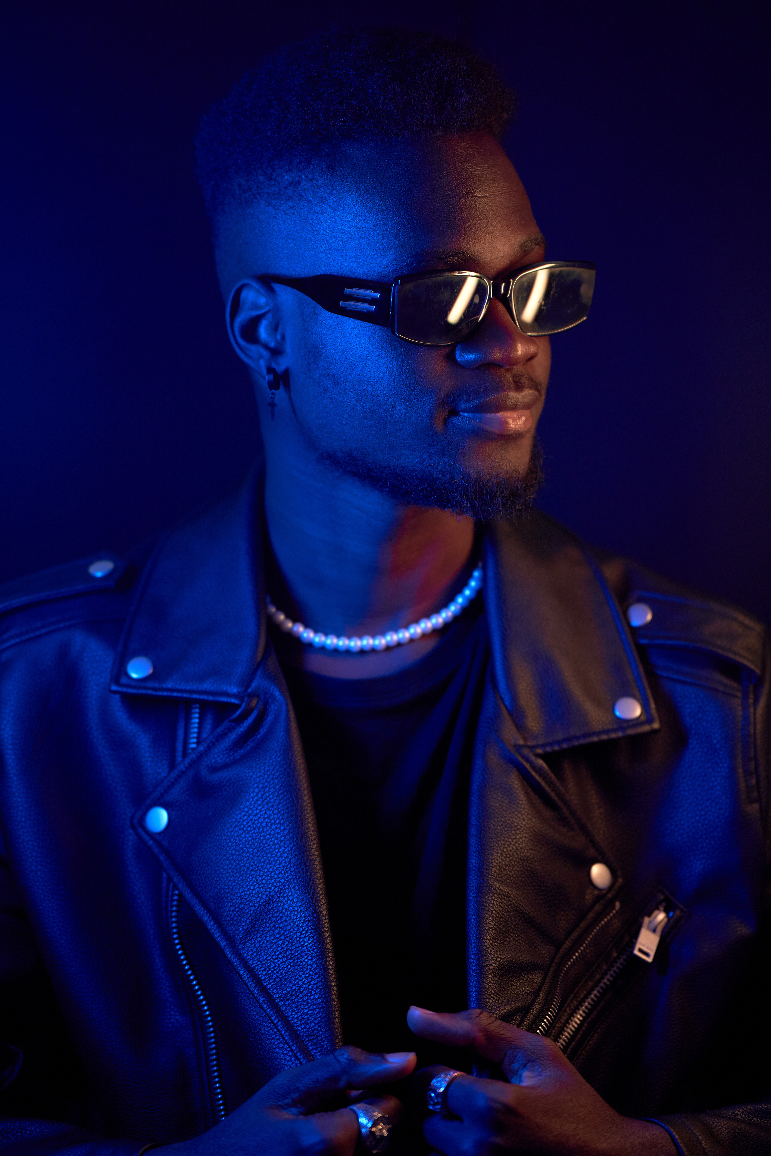 Съёмка в темном ключе с применением цветного света. Мартазова Екатерина фотограф. Екатеринбург