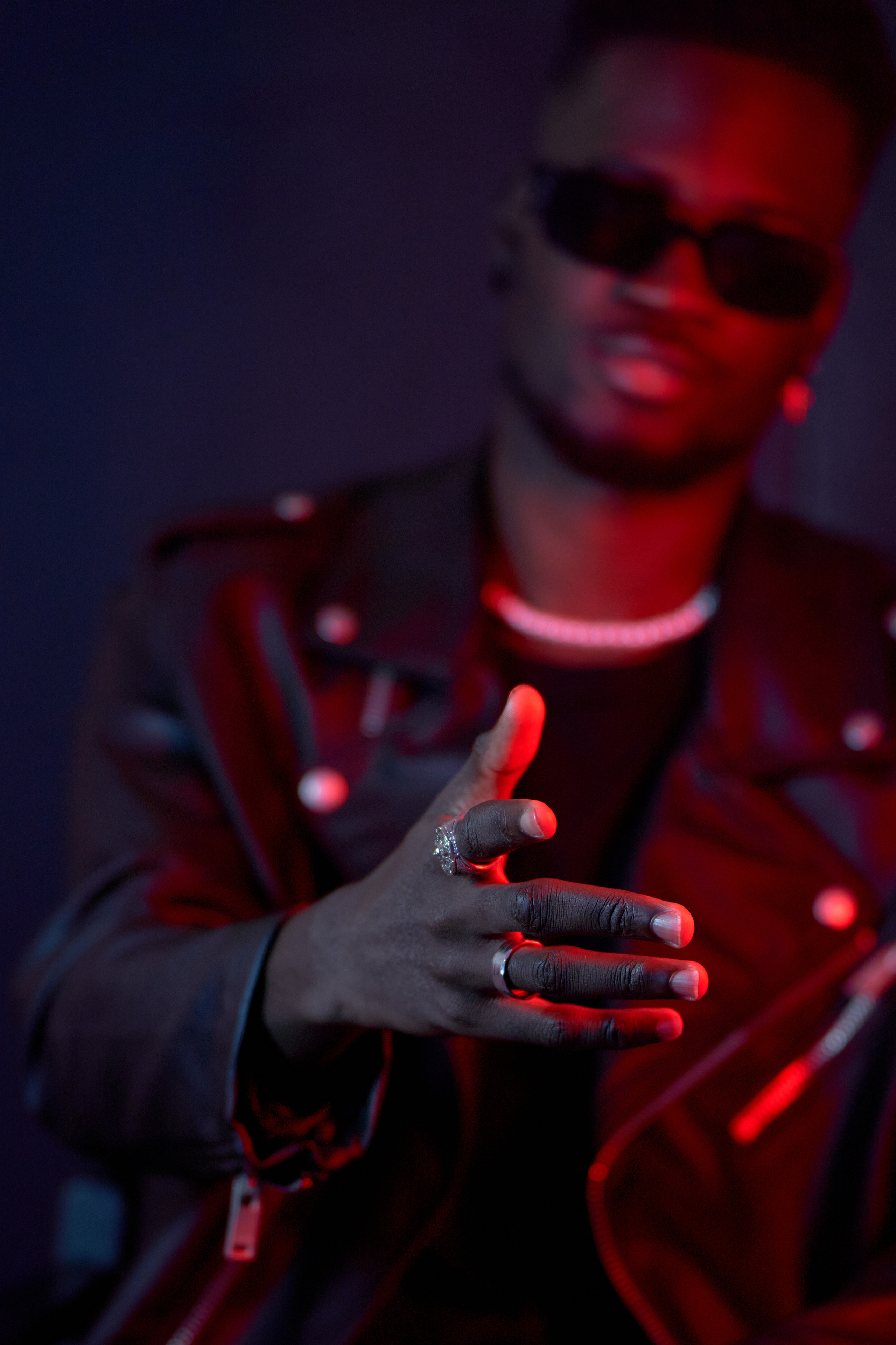 Съёмка в темном ключе с применением цветного света. Мартазова Екатерина фотограф. Екатеринбург