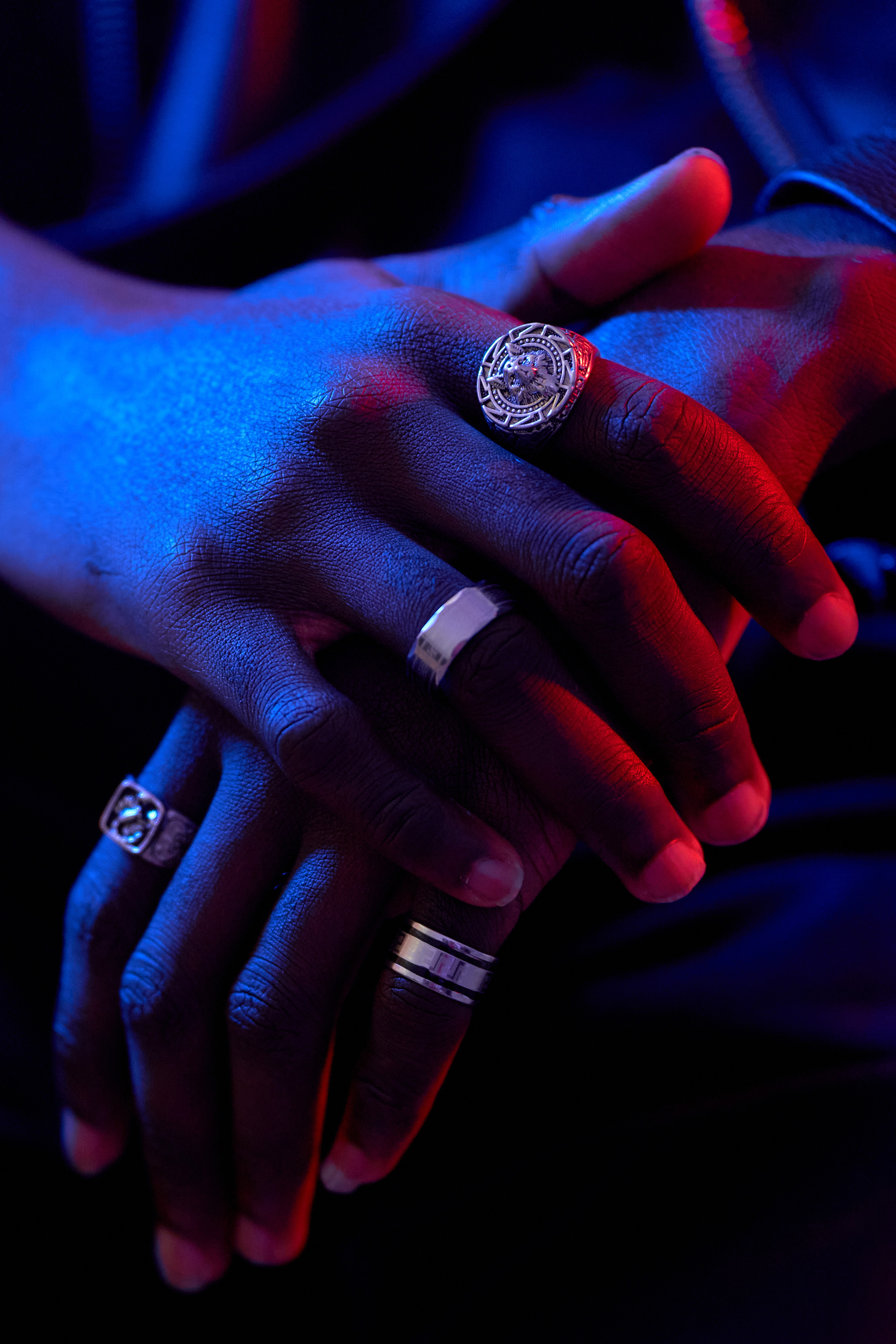 Съёмка в темном ключе с применением цветного света. Мартазова Екатерина фотограф. Екатеринбург