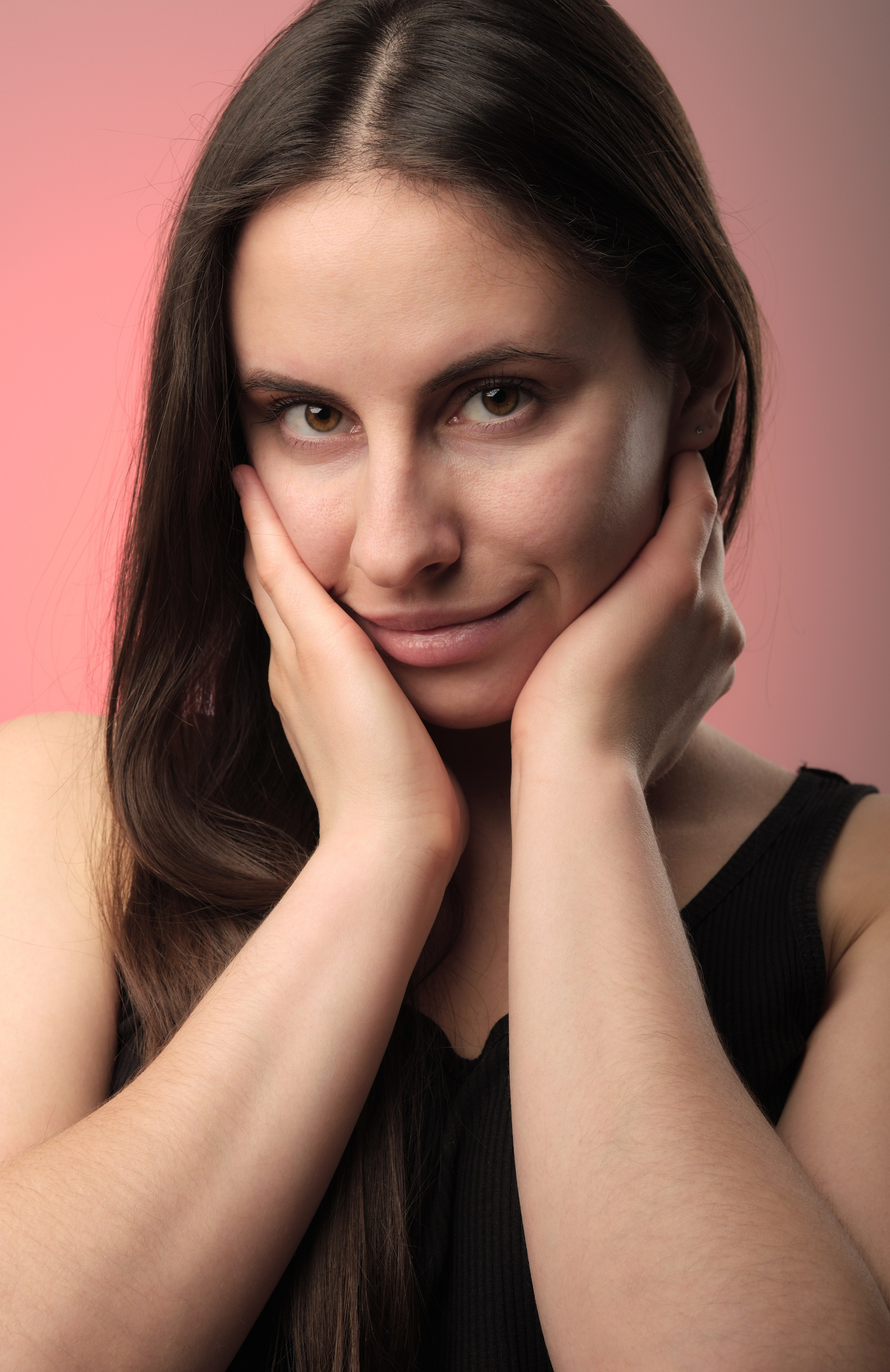 Фотоальбом с избранными женскими портретами