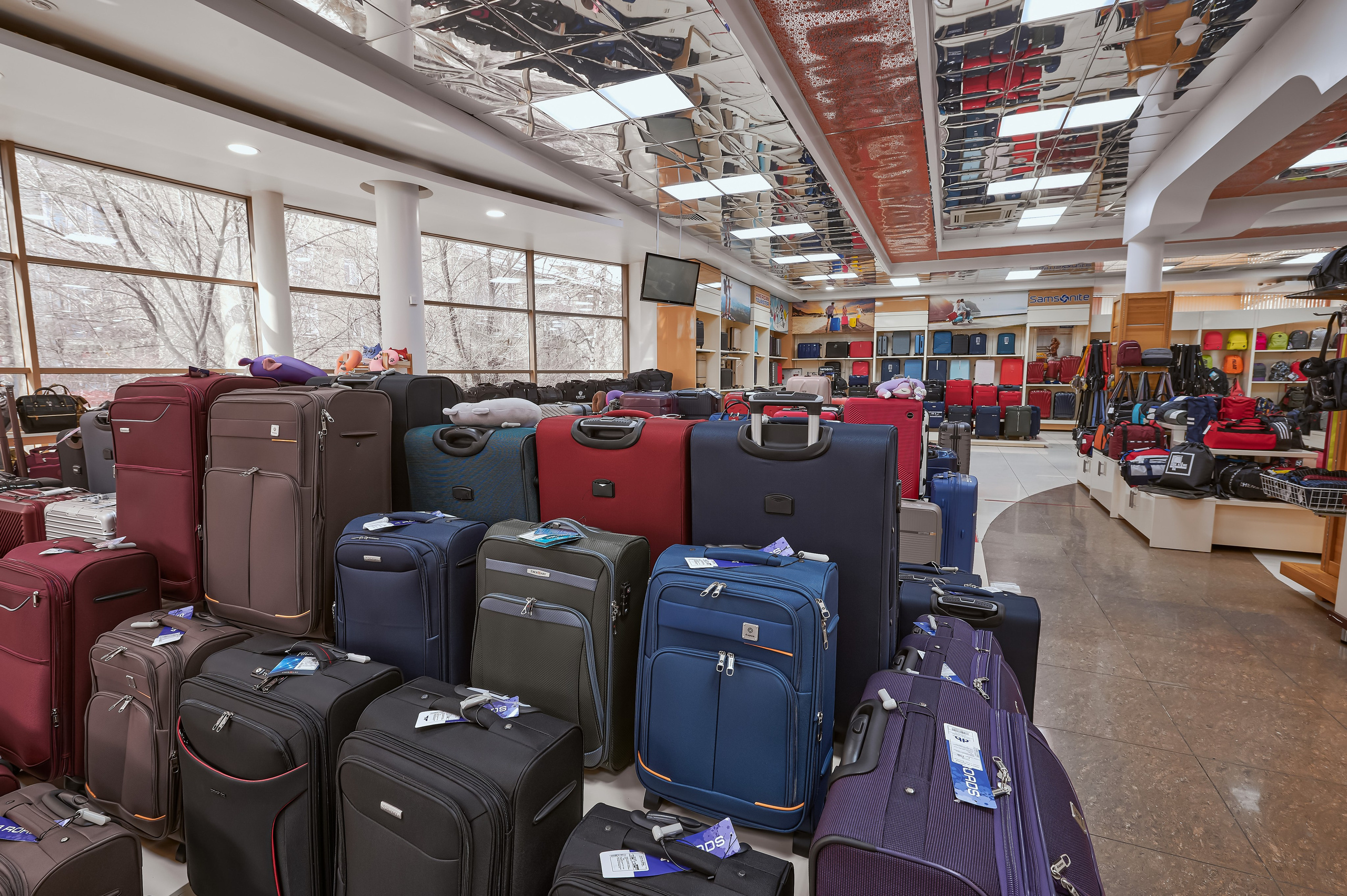 Портфолио по интерьерной и экстерьерной фотосъёмки: Мир Сумок — Правый берег. Фотограф Яковлев Роман — Красноярск