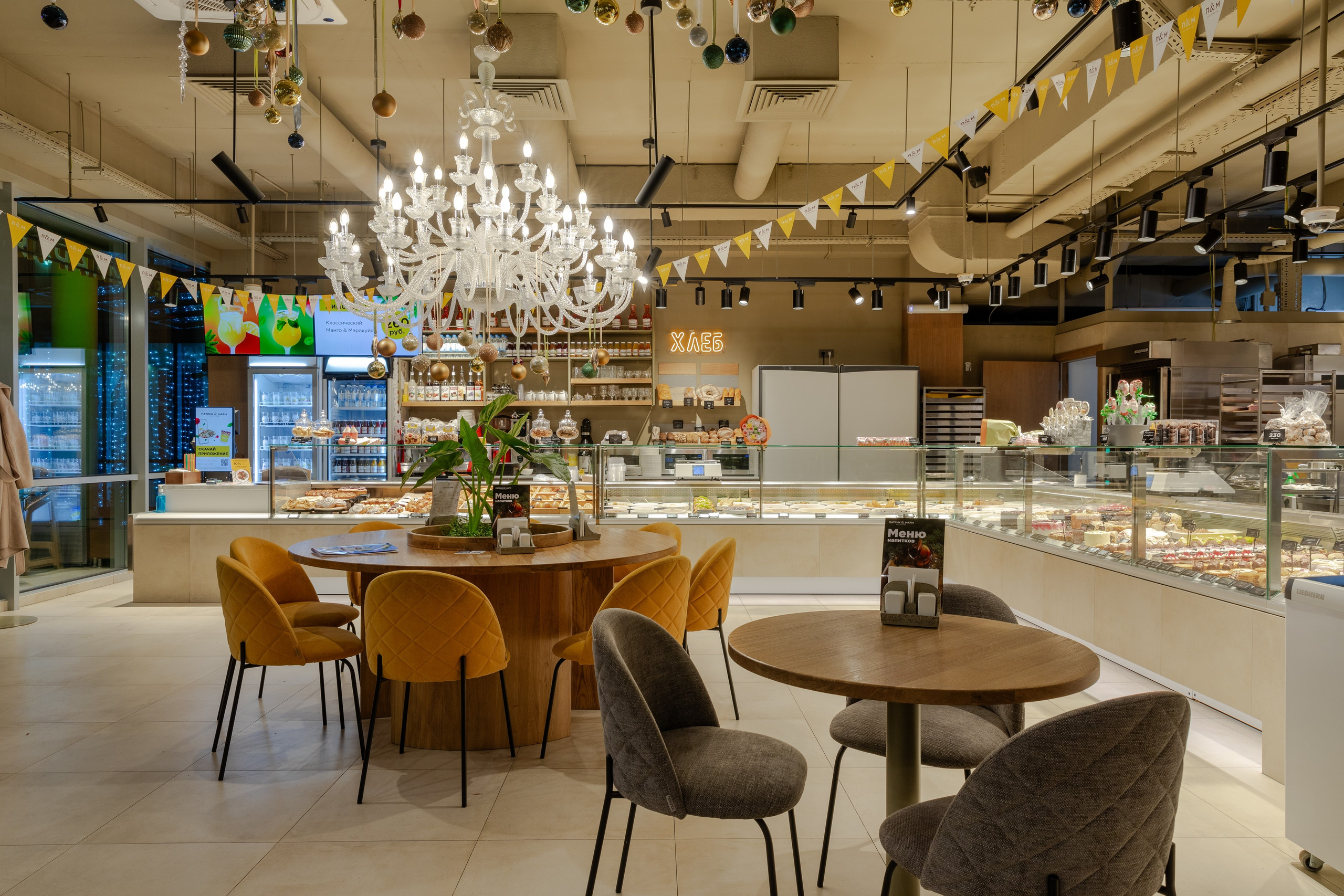 Интерьерная фотосъемка кулинарии «Патрик & Мари» в Сочи. Интерьерный фотограф Москва