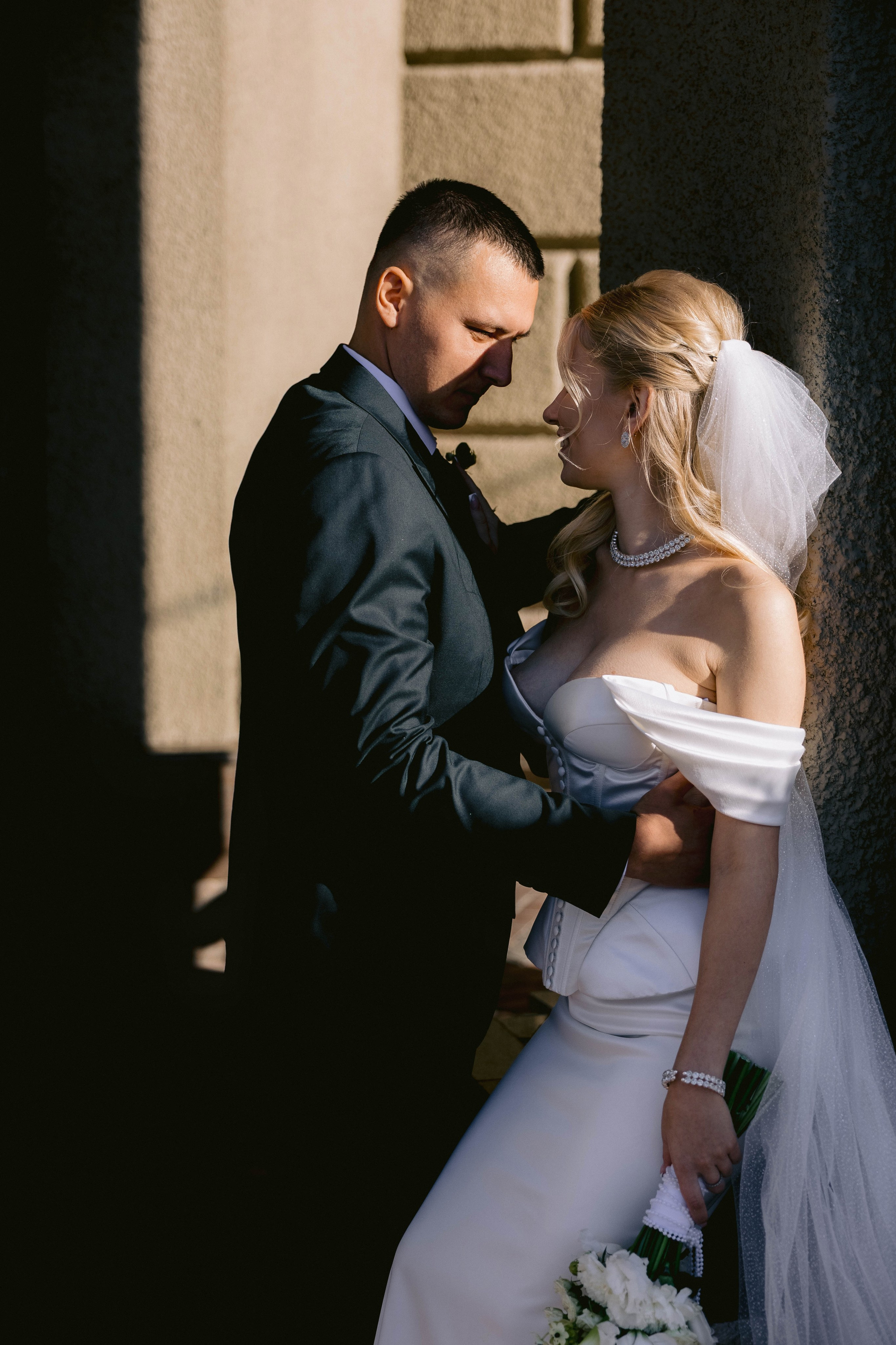 Ангелина, Ефим (прогулка после ЗАГСа). Фотограф в Волгограде Кристина Прохоренко