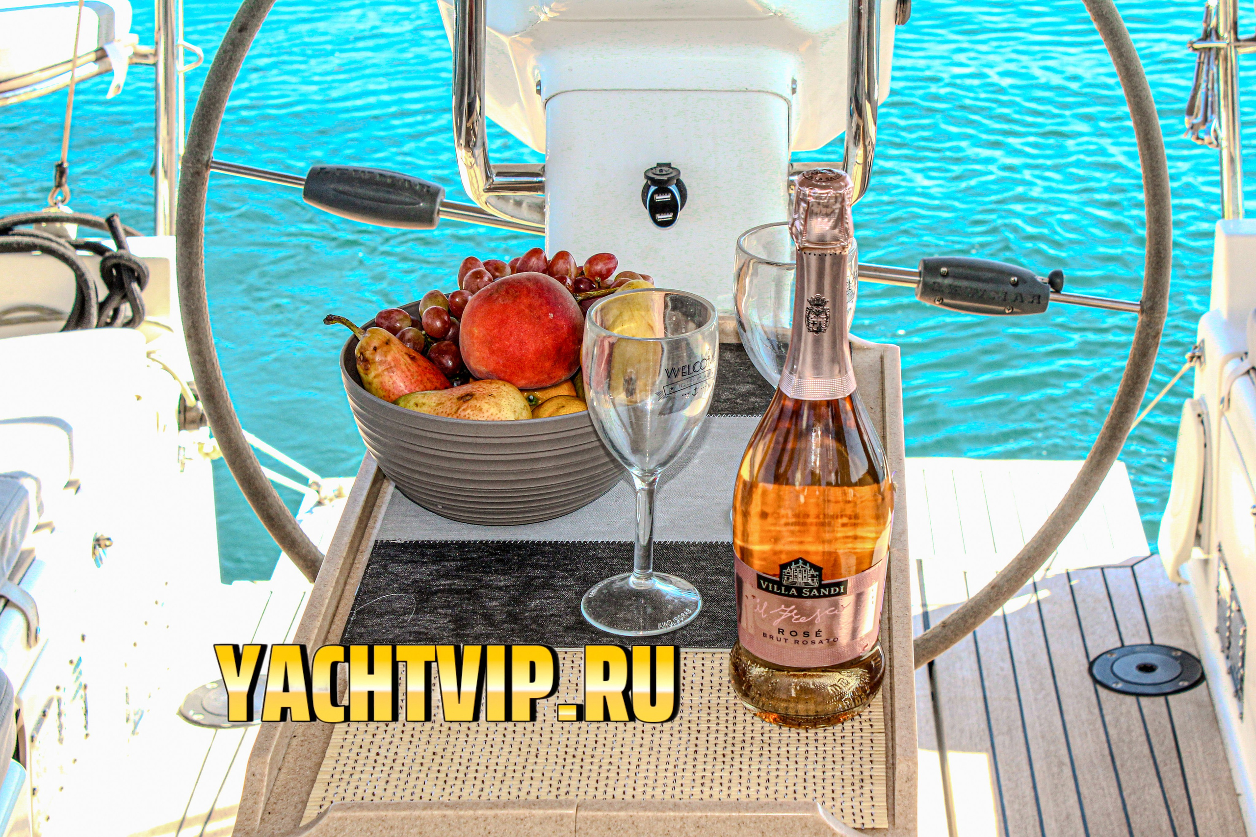 Кейтеринг на яхтах День рождение Девичник Мальчишник. Аренда Яхт в Сочи от Эконом до Премиум Класса