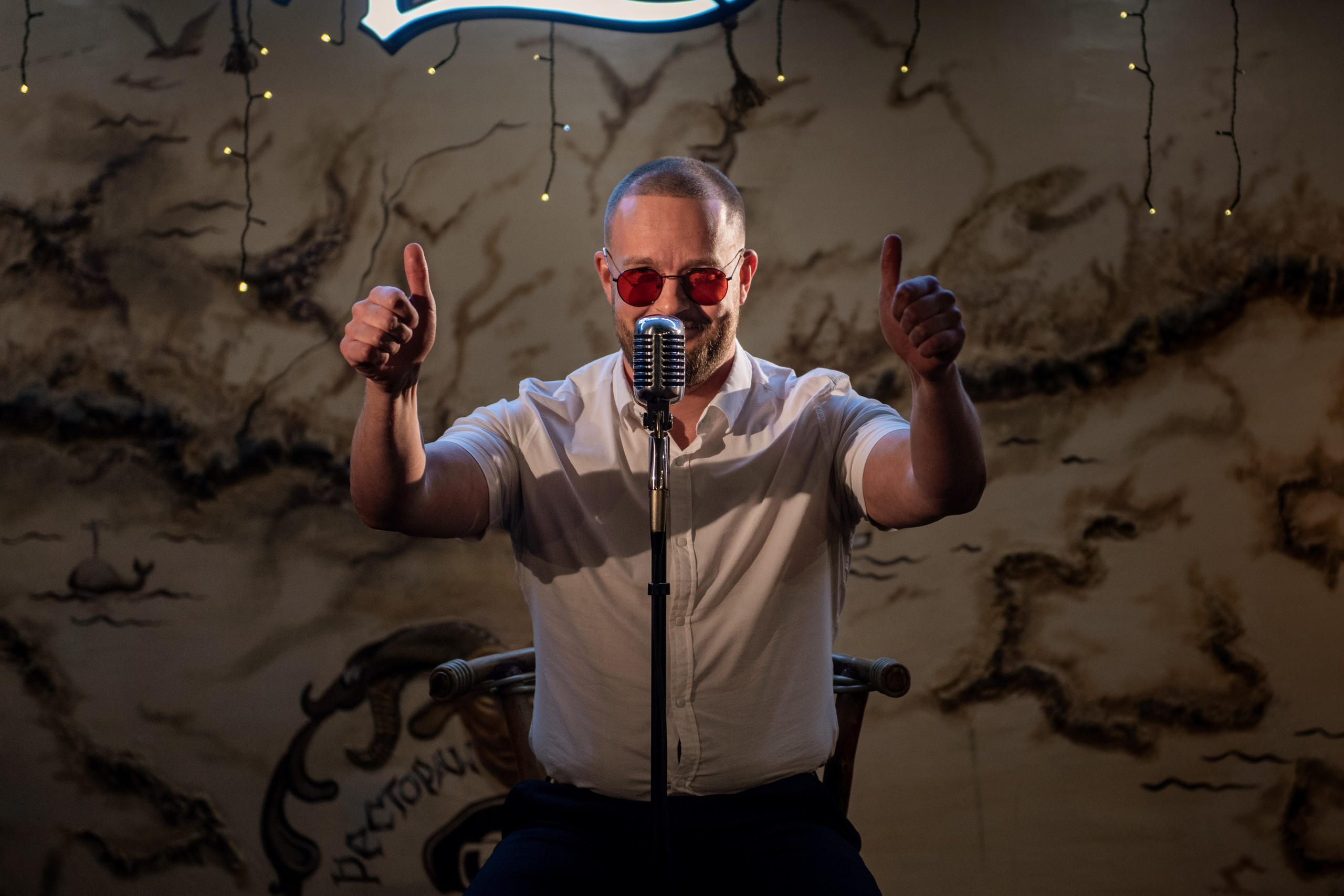 Концертные фото исполнителя V.King в ресторане Дрейк