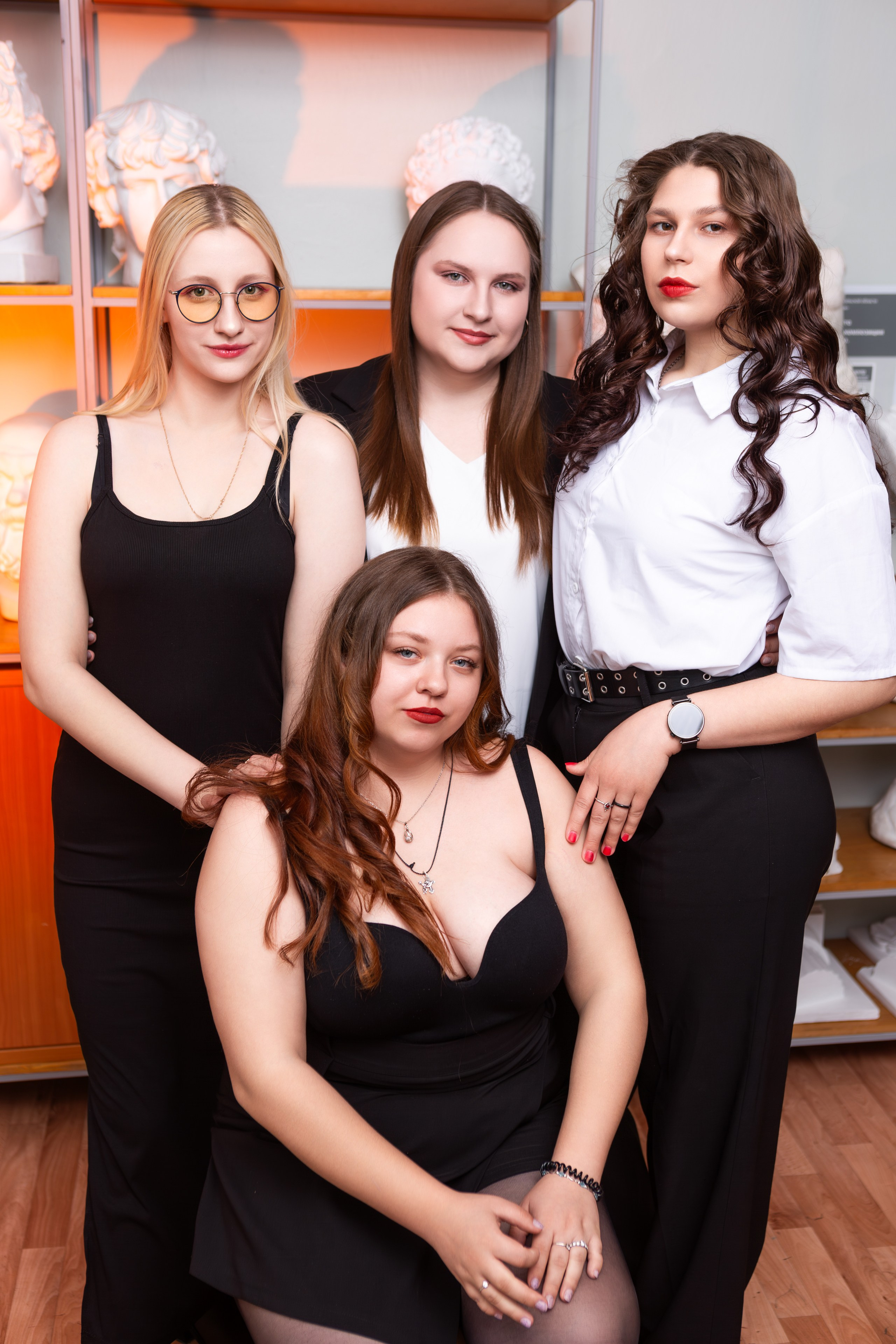 ФОТОСЕССИЯ В АУДИТОРИИ ДЛЯ БУДУЩИХ УЧИТЕЛЕЙ — выпускников Чернского профессионально-педагогического колледжа. ТВОЙ АЛЬБОМ / ТВОИ ПРАВИЛА