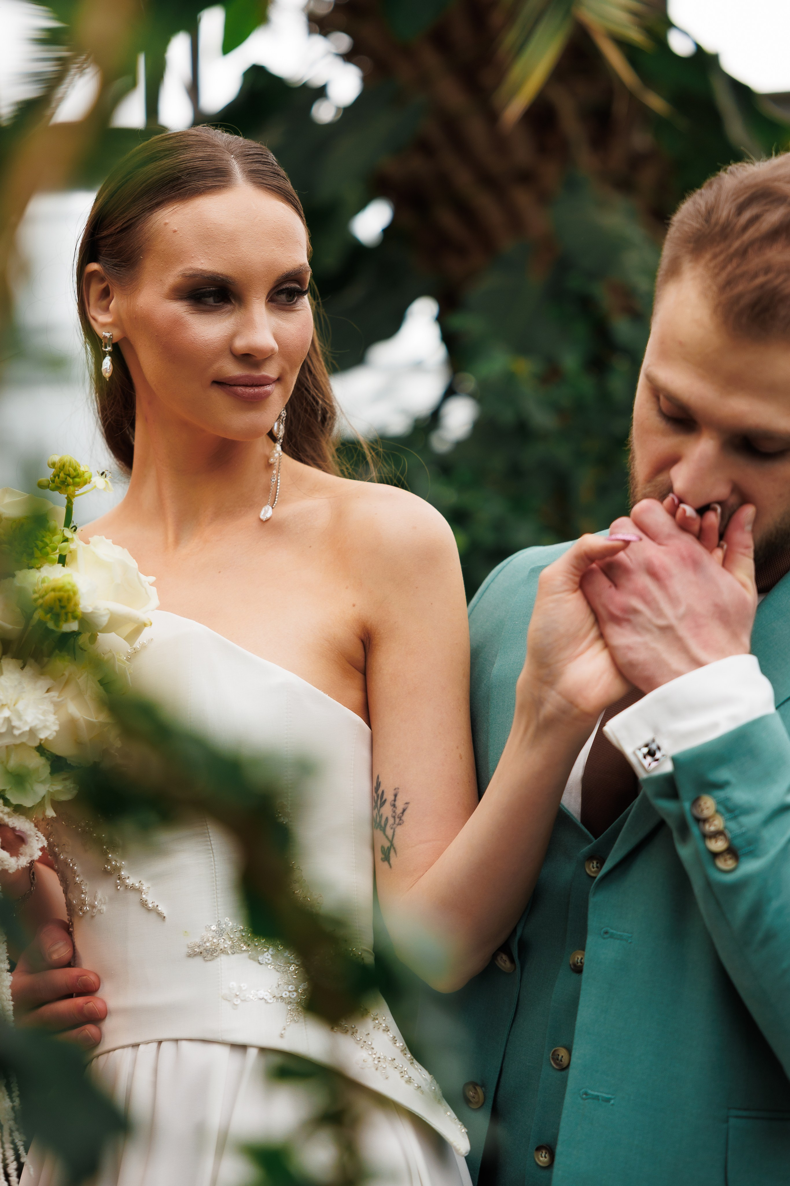 Свадебная прогулка в оранжерее. Питер. Свадебный и семейный фотограф в Москве Красинская Мария