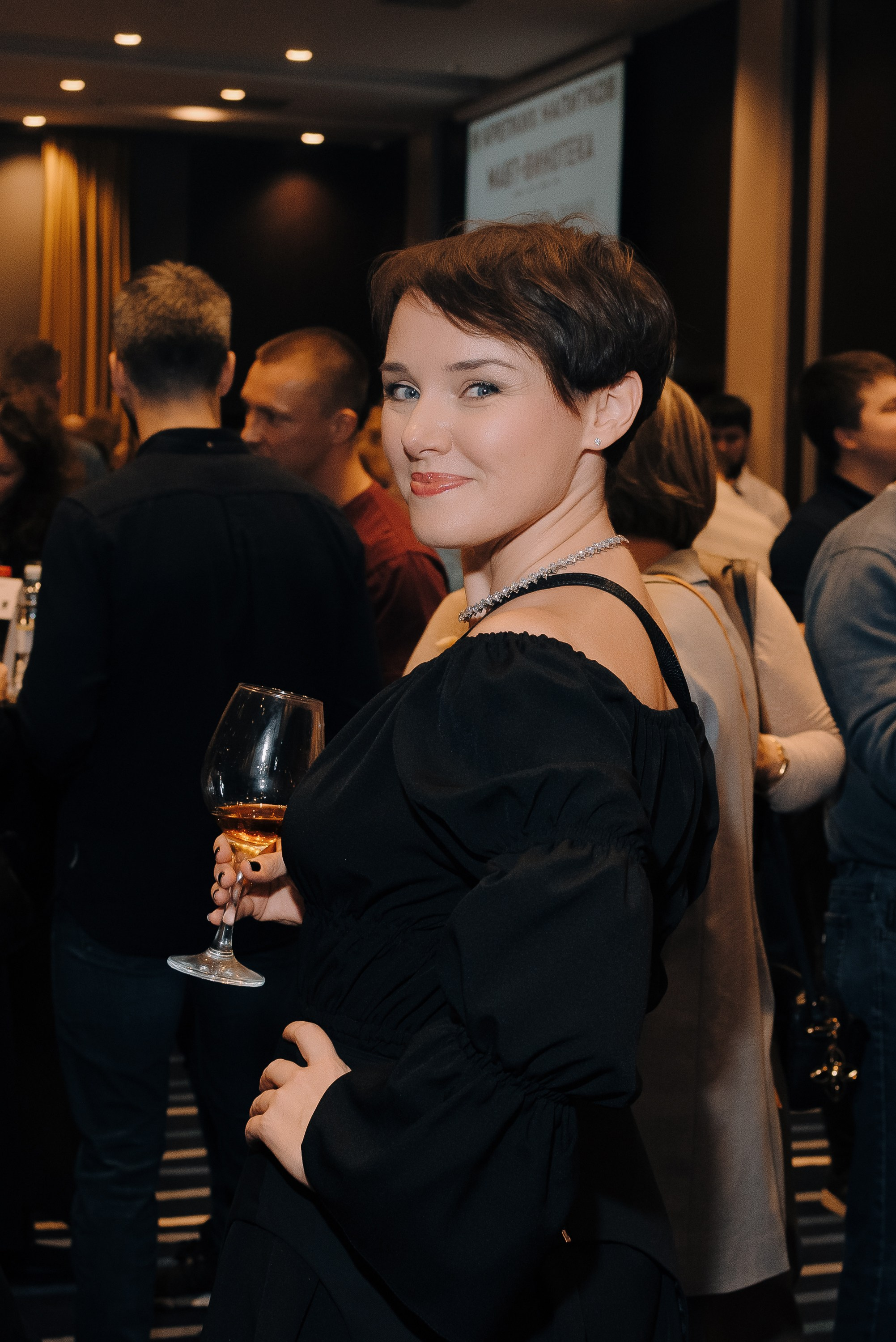 ФЕСТИВАЛЬ ВИНА И КРЕПКИХ НАПИТКОВ МАВТ-ВИНОТЕКА. Репортажный фотограф Зуев Роман г. Челябинск