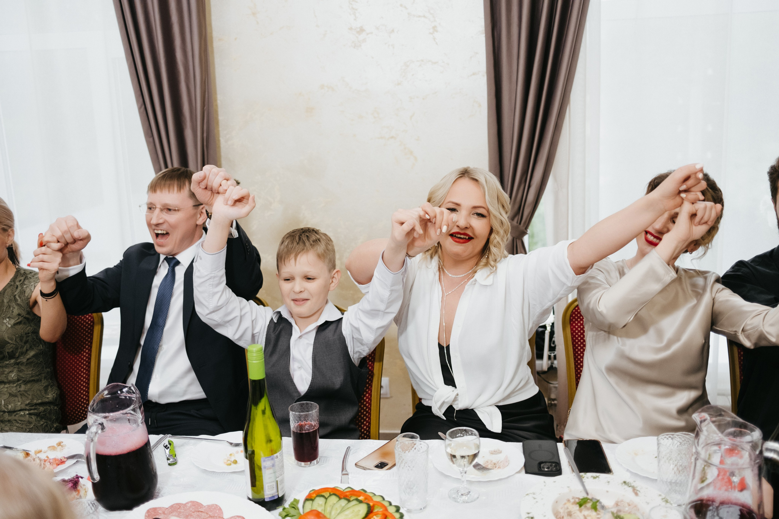 Выпускной 11 класс школы № 30. Свадебный и репортажной фотограф Денис Ожигин в Краснодаре и Краснодарском крае