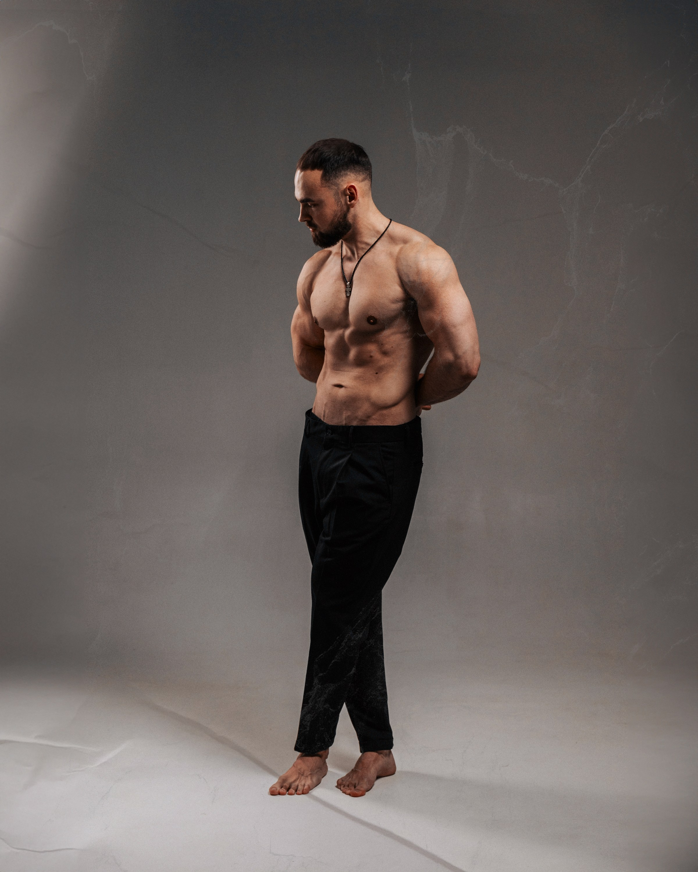 Antique. Олег Левенков портретный и фешн фотограф