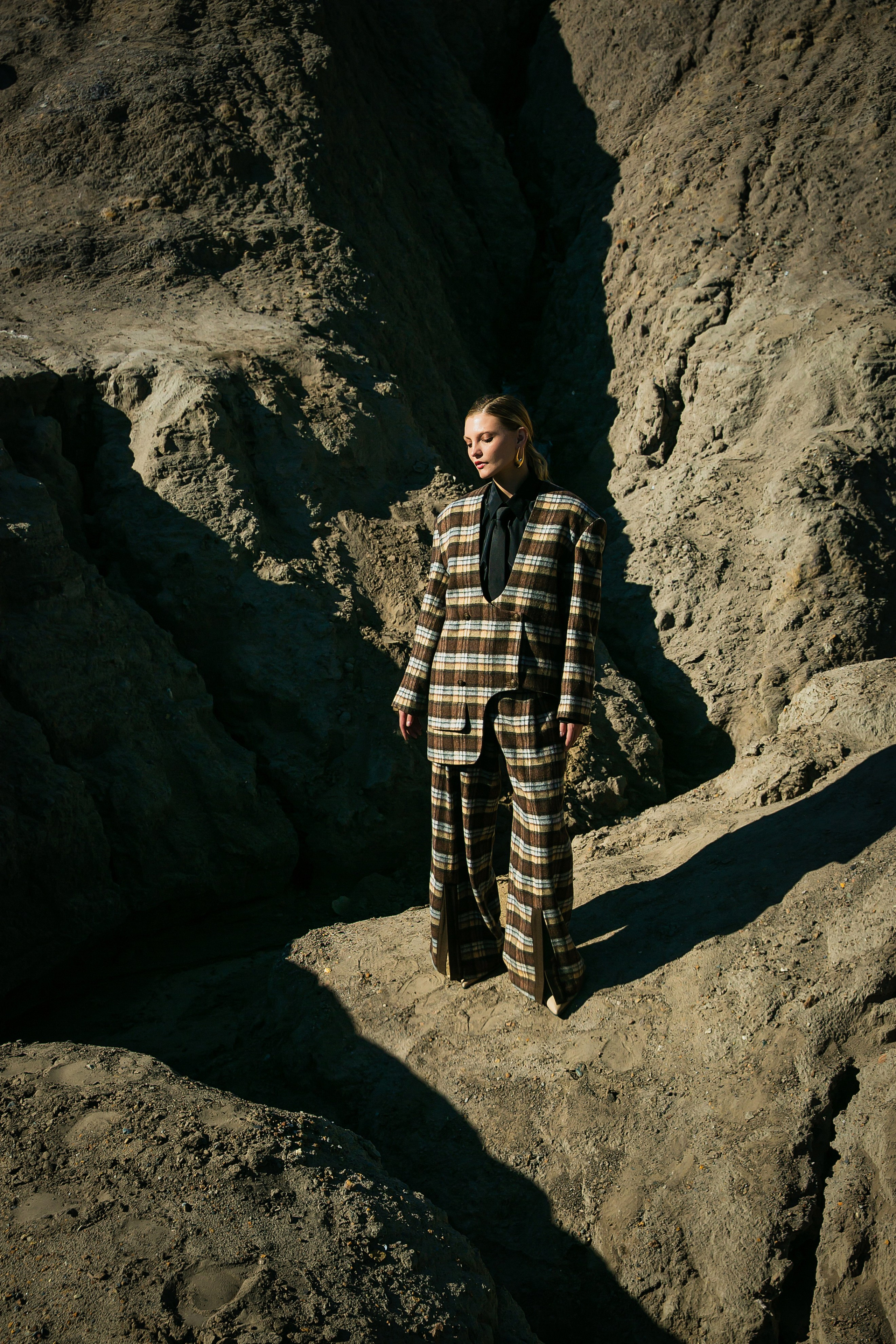 LOOKBOOK Autumn 2025 for AMUNESTIC. АННА ВЕРСО / ANNA VERSO | Визуальный художник / Visual artist