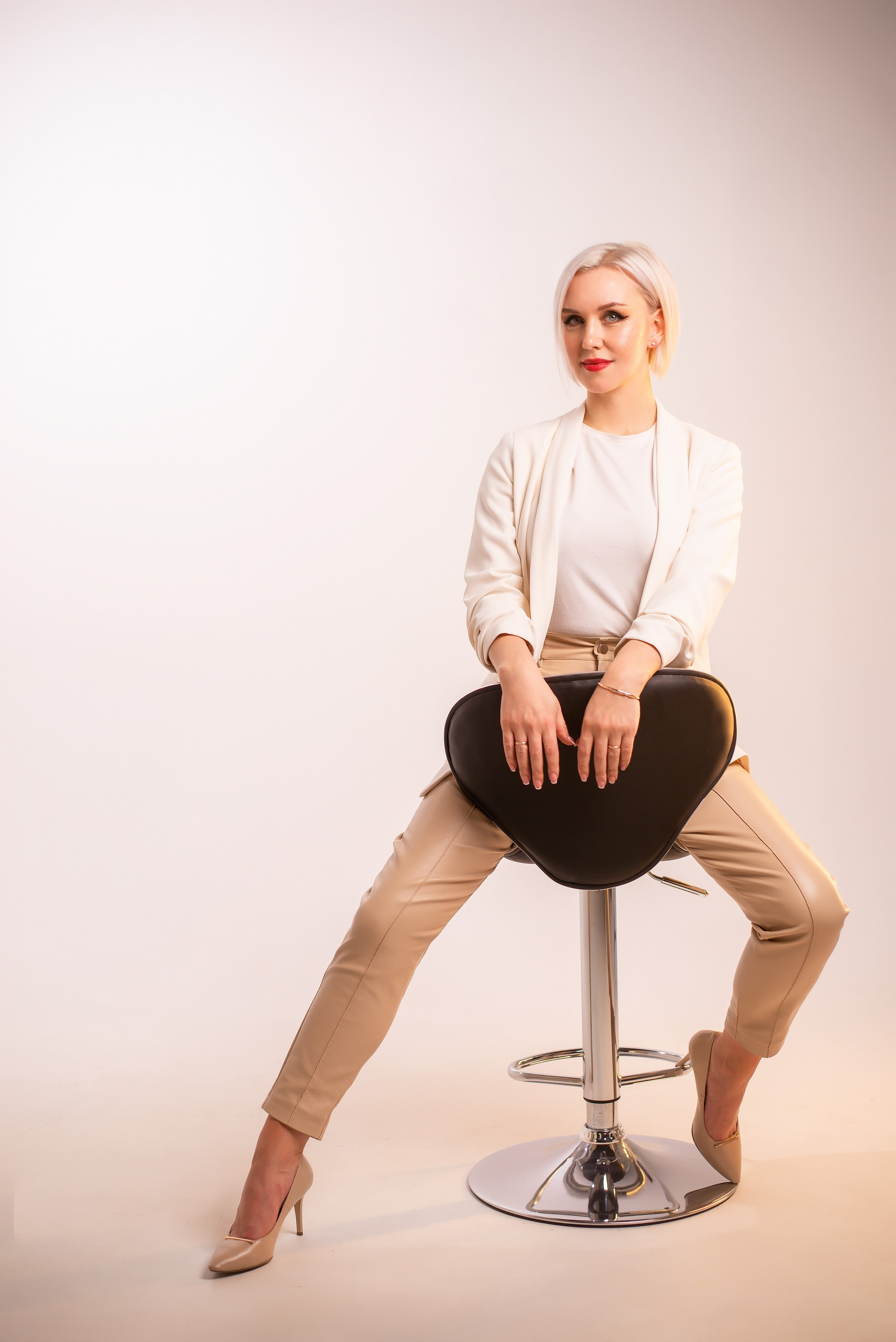 Валерия в фотостудии Black & White. Творческий фотограф Вологда