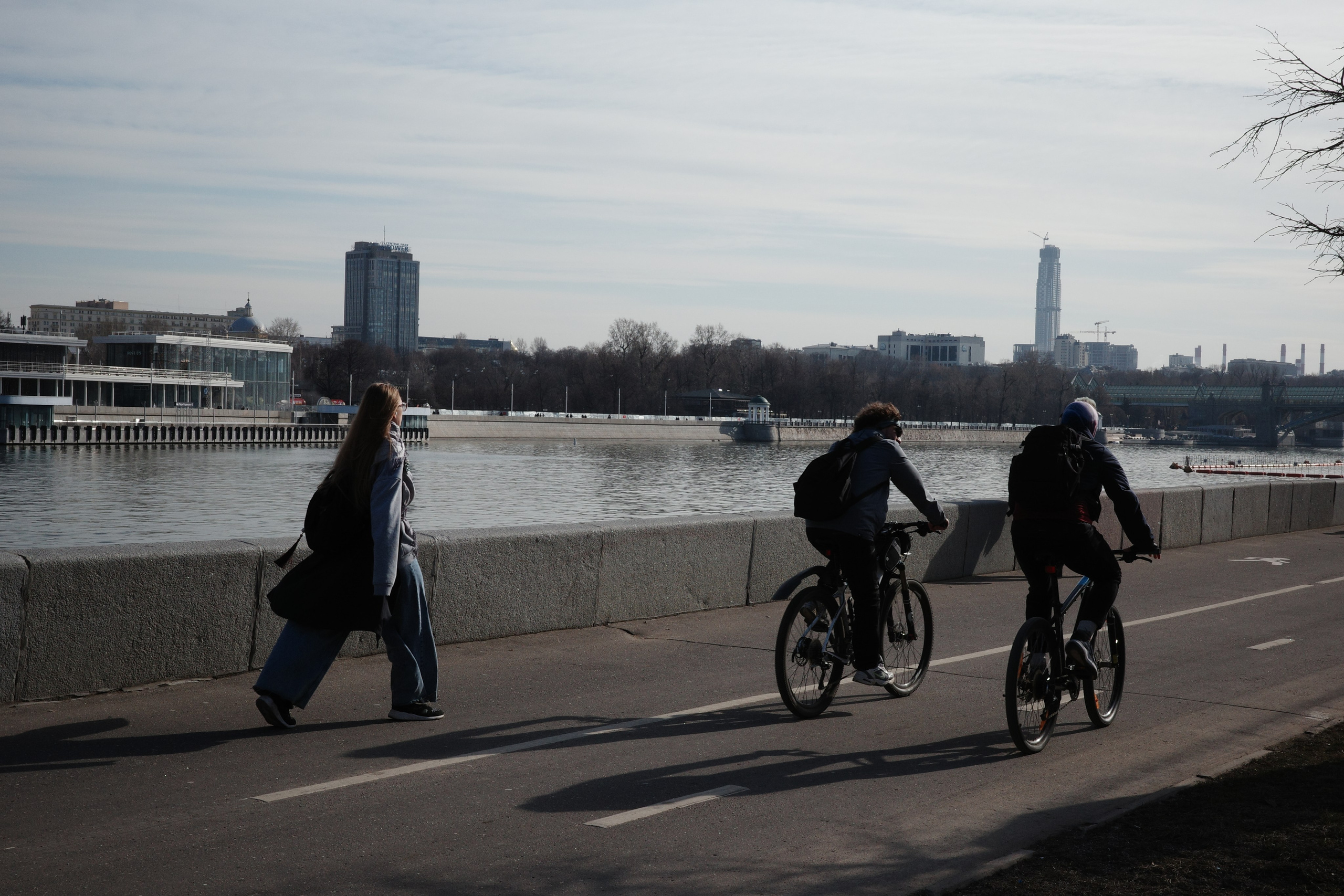 #45: Фрунзенская набережная / март 2026. Проект «Фотокладовка»: блог уличной фотографии в формате street photo