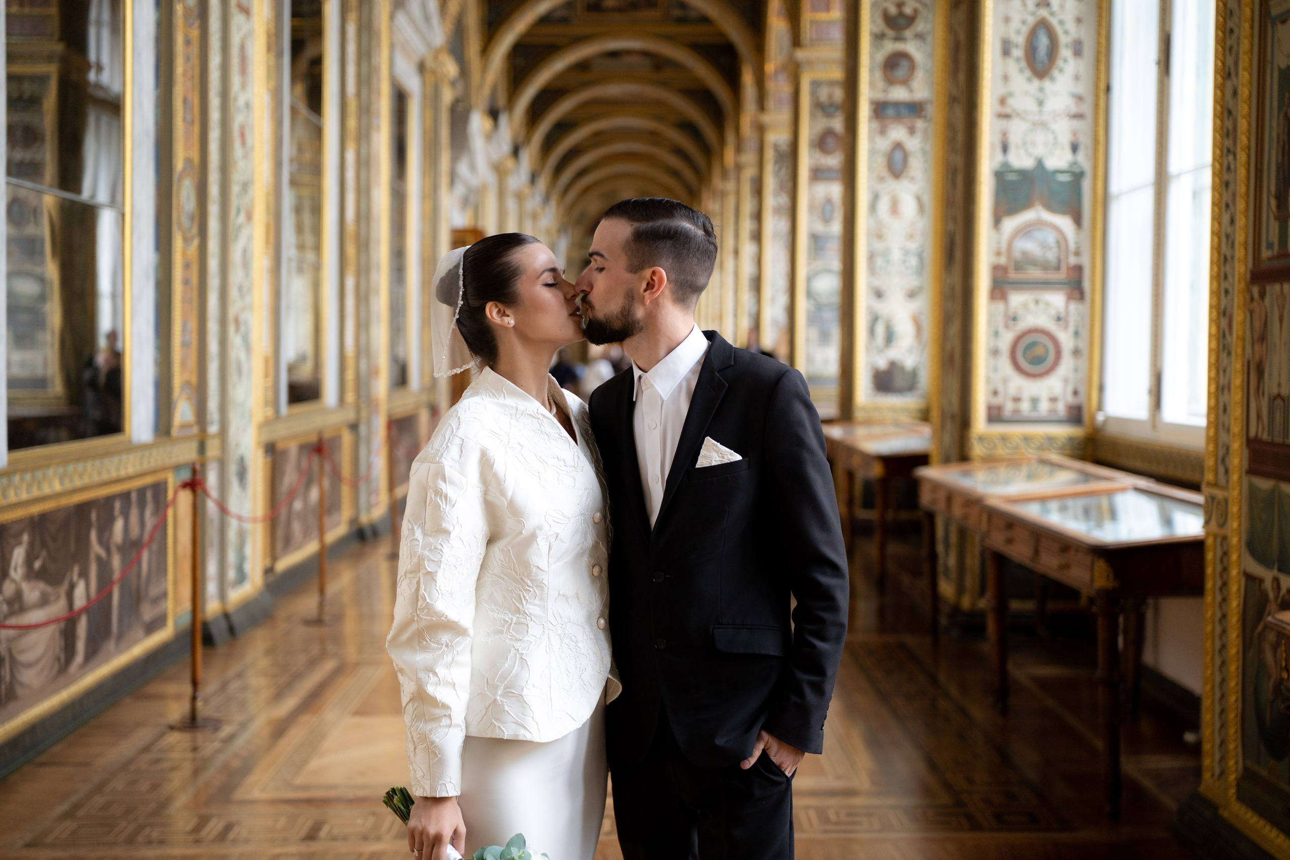 Свадебная фотосессия в Апреле в Петербурге. Свадебный фотограф Александр Невский в Санкт-Петербурге