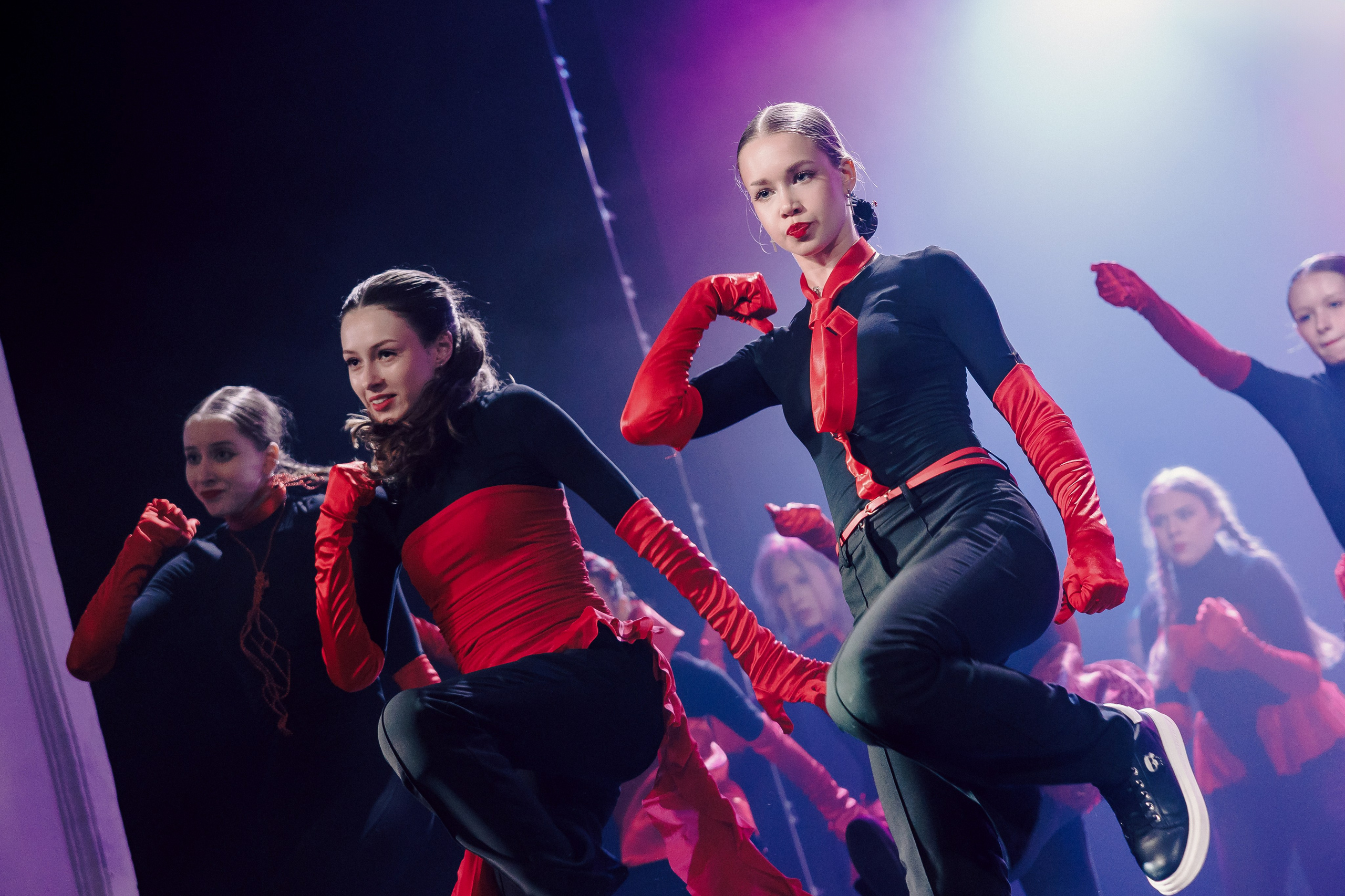 Отчётный концерт танцевальной школы «Red Rabbits» 2025. Лёшка Варзегов — фотограф