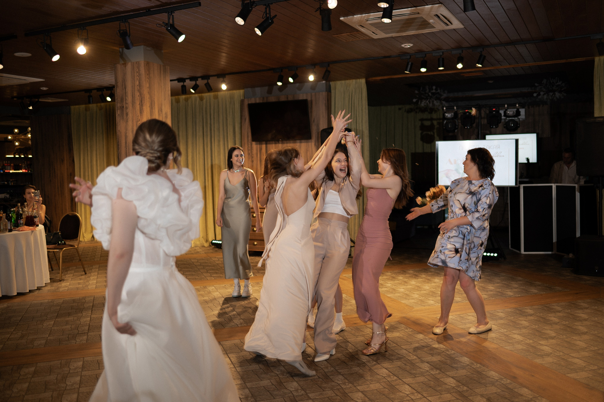 Свадебное торжество в ресторане «За Поводом». Ярослава Ерина — свадебный фотограф в Москве