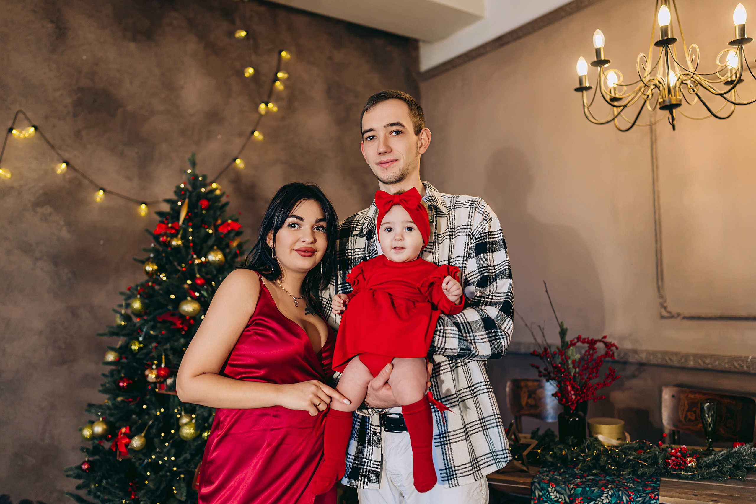 Семейная фотосессия в студии с ребенком