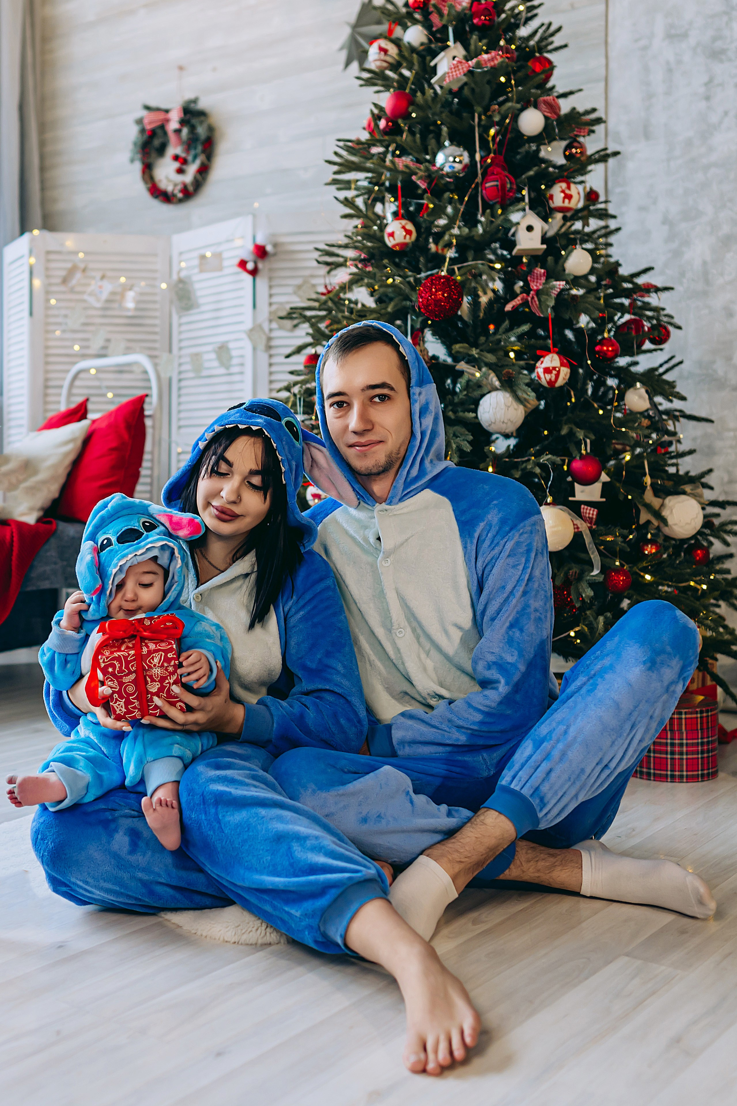 Семейная фотосессия в студии с ребенком