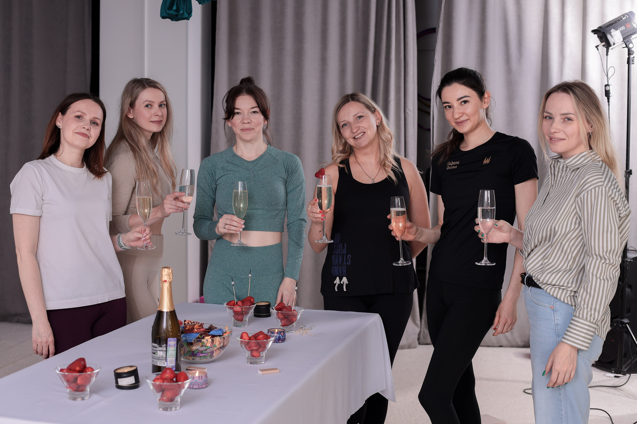 Арт-терапия + аэройога. Фотограф Надршина Лилия