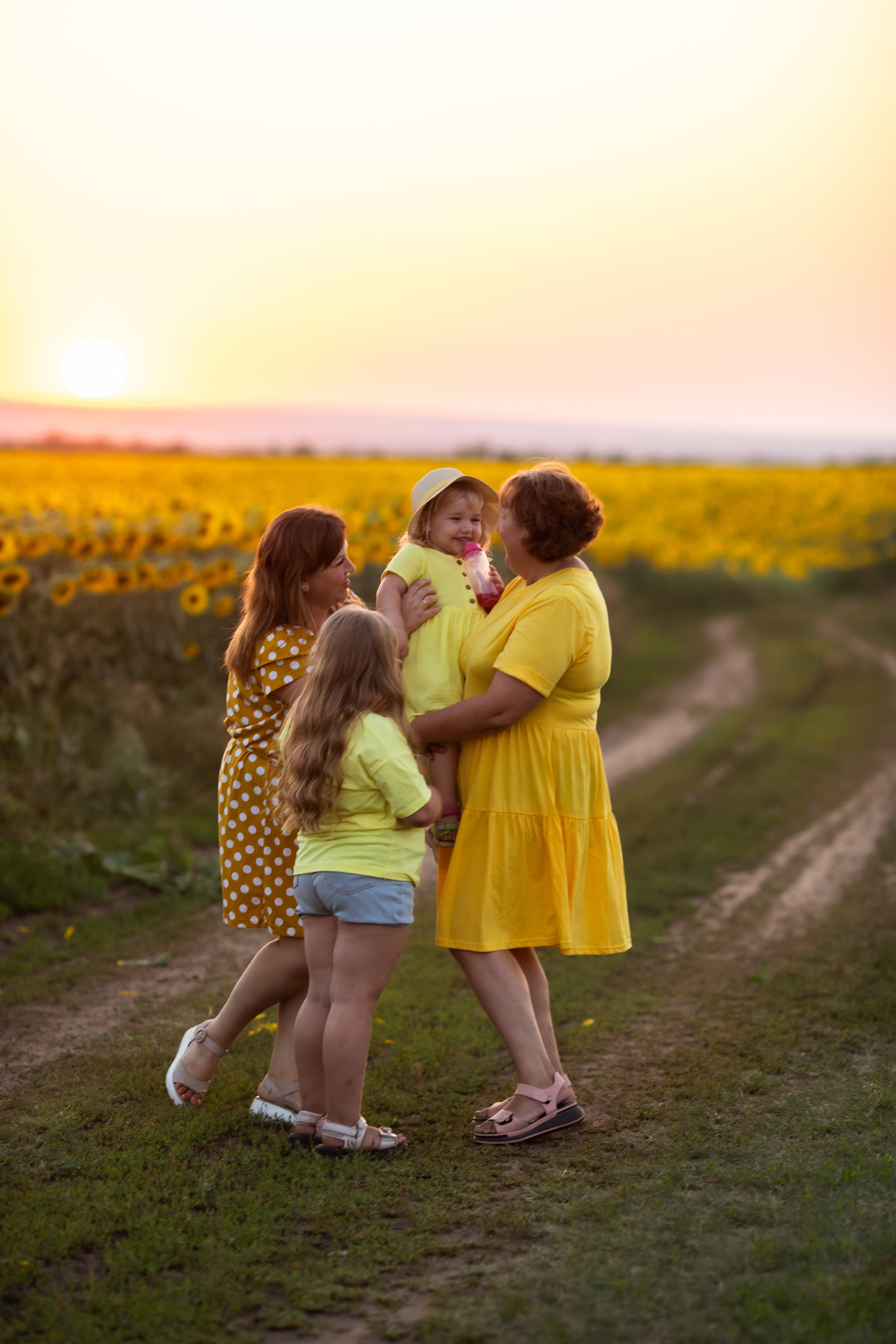 Вика+Алена+Аня. Свадебный и семейный фотограф в Михайловке Полина Крипс