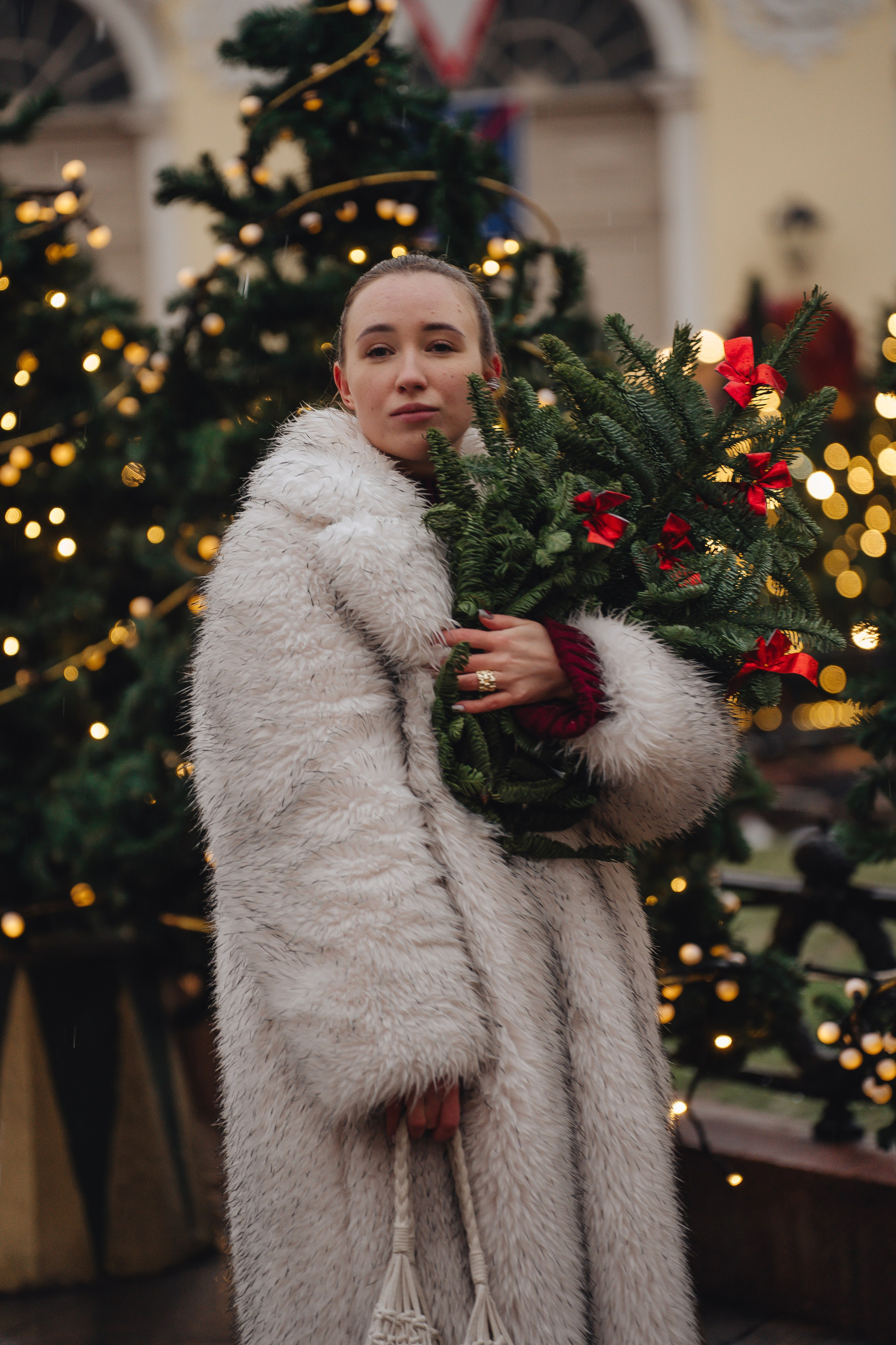 ПРОГУЛКА НА МАНЕЖНОЙ ПЛОЩАДИ ДЛЯ ДЕВУШКИ ПЕРЕД НОВЫМ ГОДОМ (НОВОГОДНЯЯ ФОТОСЕССИИЯ НА МАНЕЖНОЙ ПЛОЩАДИ). Профессиональный фотограф, Санкт-Петербург — Виктория Богомолова