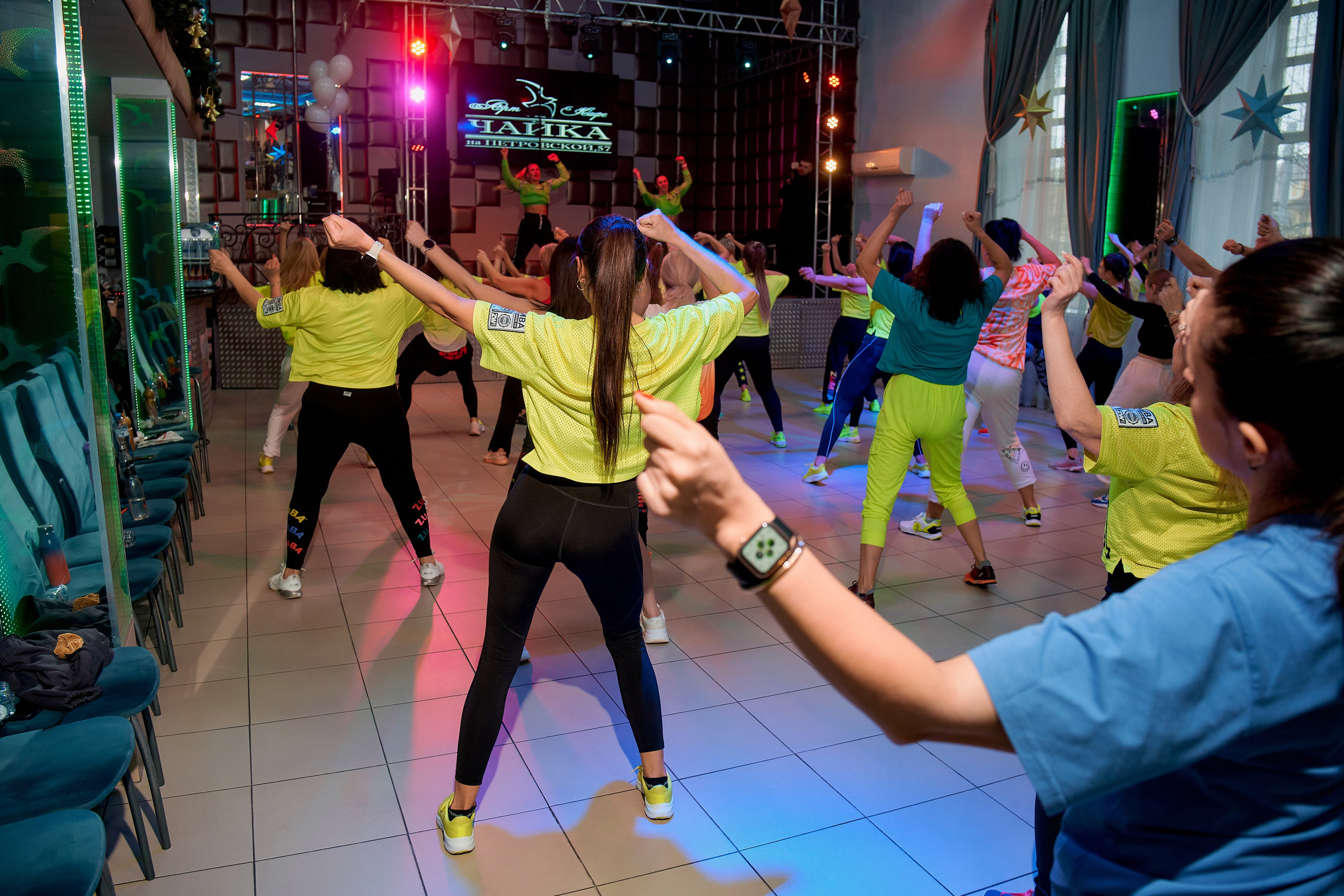 Благотворительная тренировка ЗУМБА. Арт-кафе «Чайка». Фотограф Таганрог Анна Трайжон