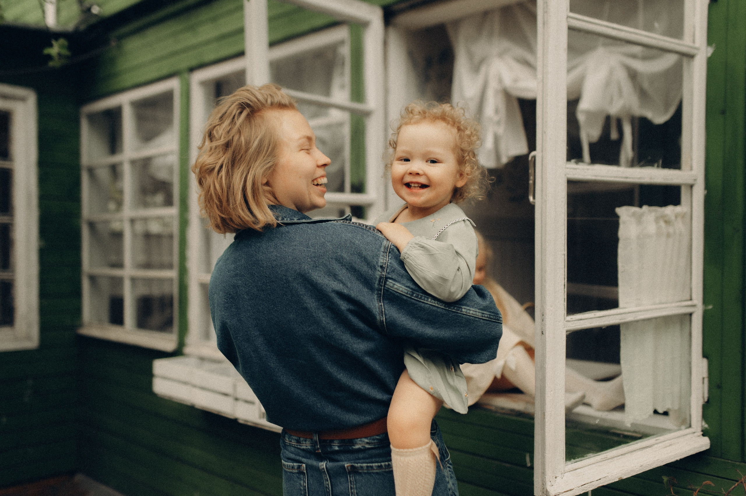 Весна в ладошках. Семейный фотограф в Москве Екатерина Денисенко | Фотосессии без постановки дома и в студии