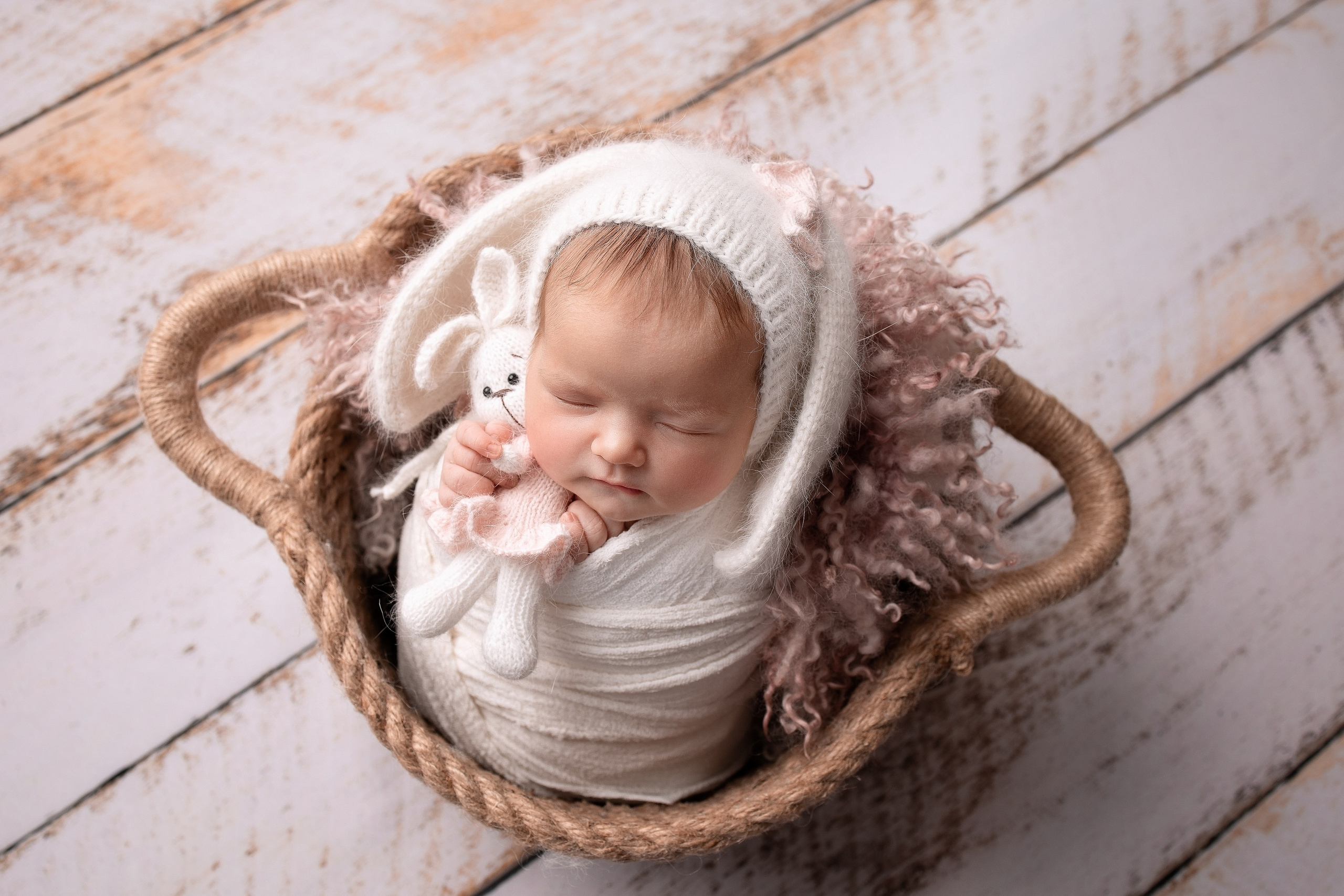 Нежная и милая фотосессия первых дней жизни Вашего ребенка в Минске. Фотограф новорождённых Минск — стоимость newborn фотосессии в Минске