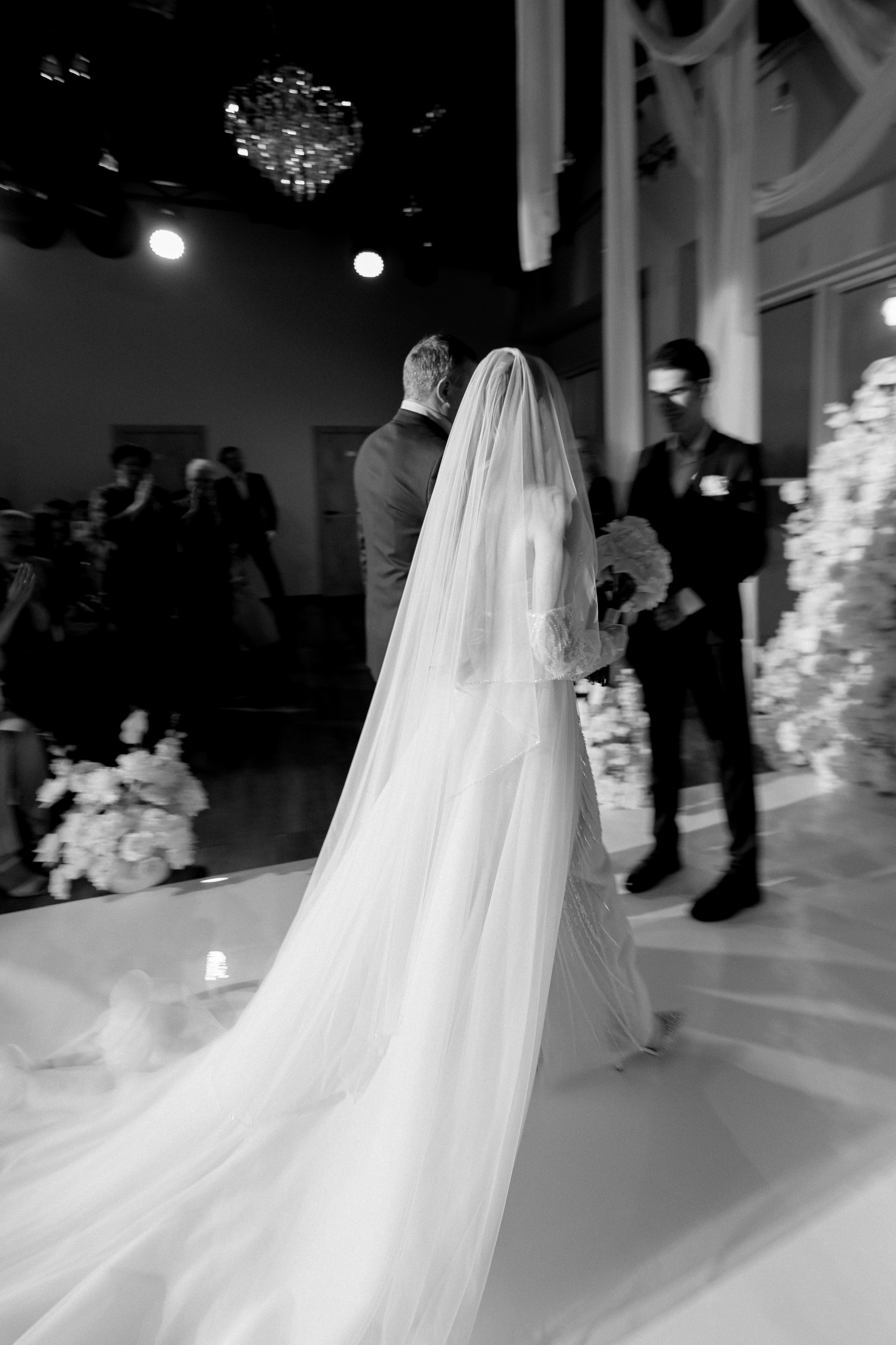 СВАДЕБНАЯ СЬЕМКА СБОРОВ В ОТЕЛЕ И ВЫЕЗД НА ЦЕРЕМОНИЮ (СНЯТО В СИБИРЕ В НИЖНЕВАРТОВСКЕ). Профессиональный фотограф, Санкт-Петербург — Виктория Богомолова