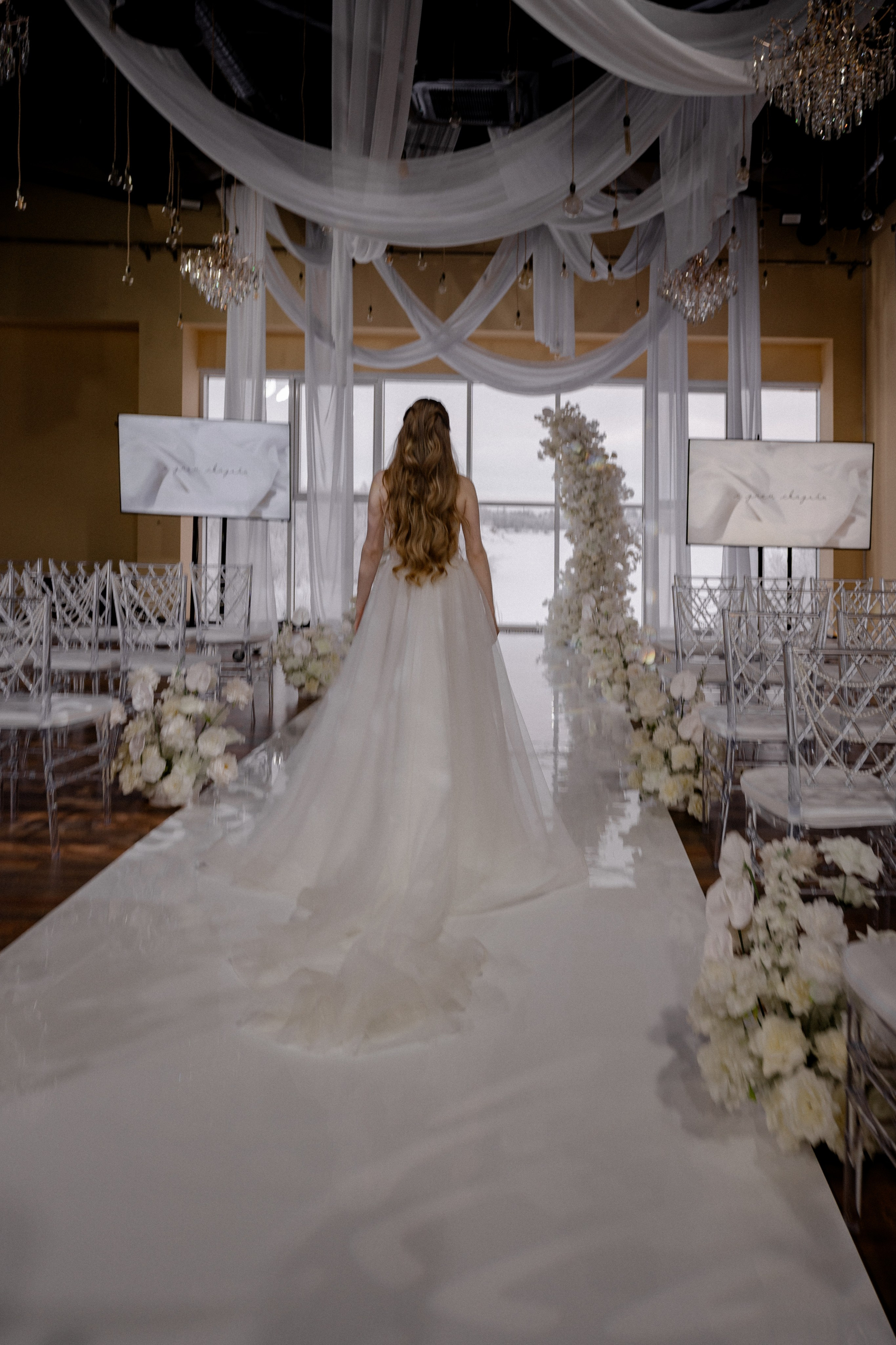 СВАДЕБНАЯ СЬЕМКА СБОРОВ В ОТЕЛЕ И ВЫЕЗД НА ЦЕРЕМОНИЮ (СНЯТО В СИБИРЕ В НИЖНЕВАРТОВСКЕ). Профессиональный фотограф, Санкт-Петербург — Виктория Богомолова