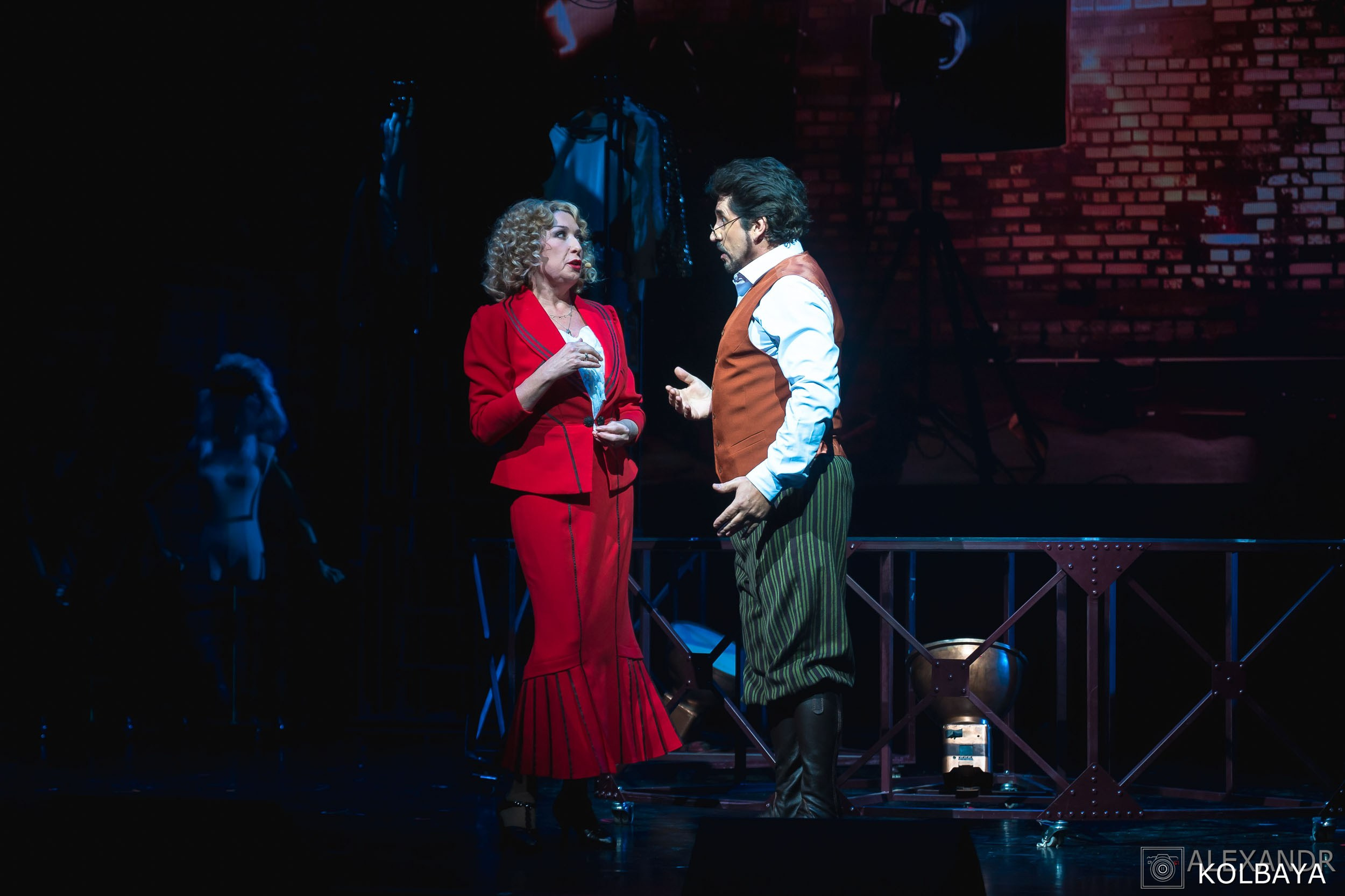 Фотографии со спектакля «Привет, я тетя Чарли». Концертный и театральный репортажный фотограф в Москве Александр Колбая