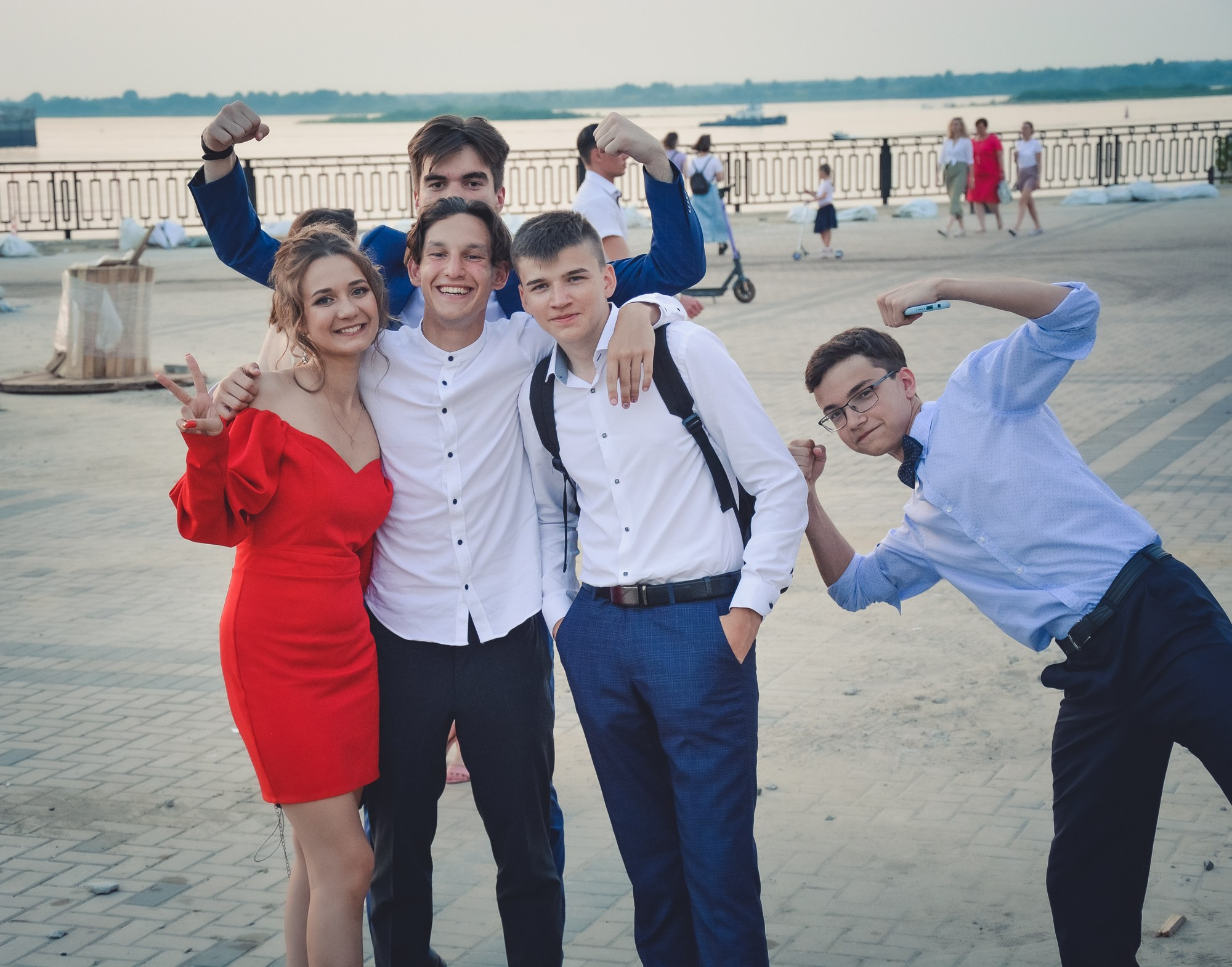 Фотосессия на школьный выпускной в Нижнем Новгороде. Фотограф Макс Огурцов в Нижнем Новгороде