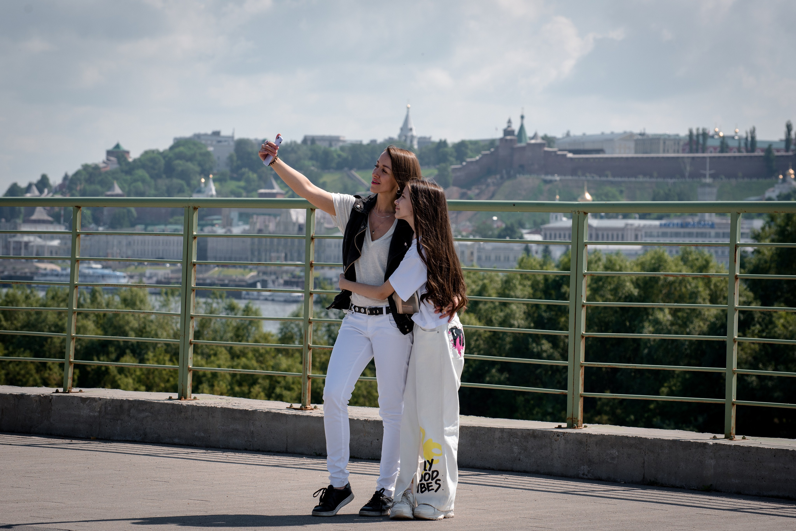 Семейная фотосессия прогулка по городу. Фотограф Макс Огурцов в Нижнем Новгороде
