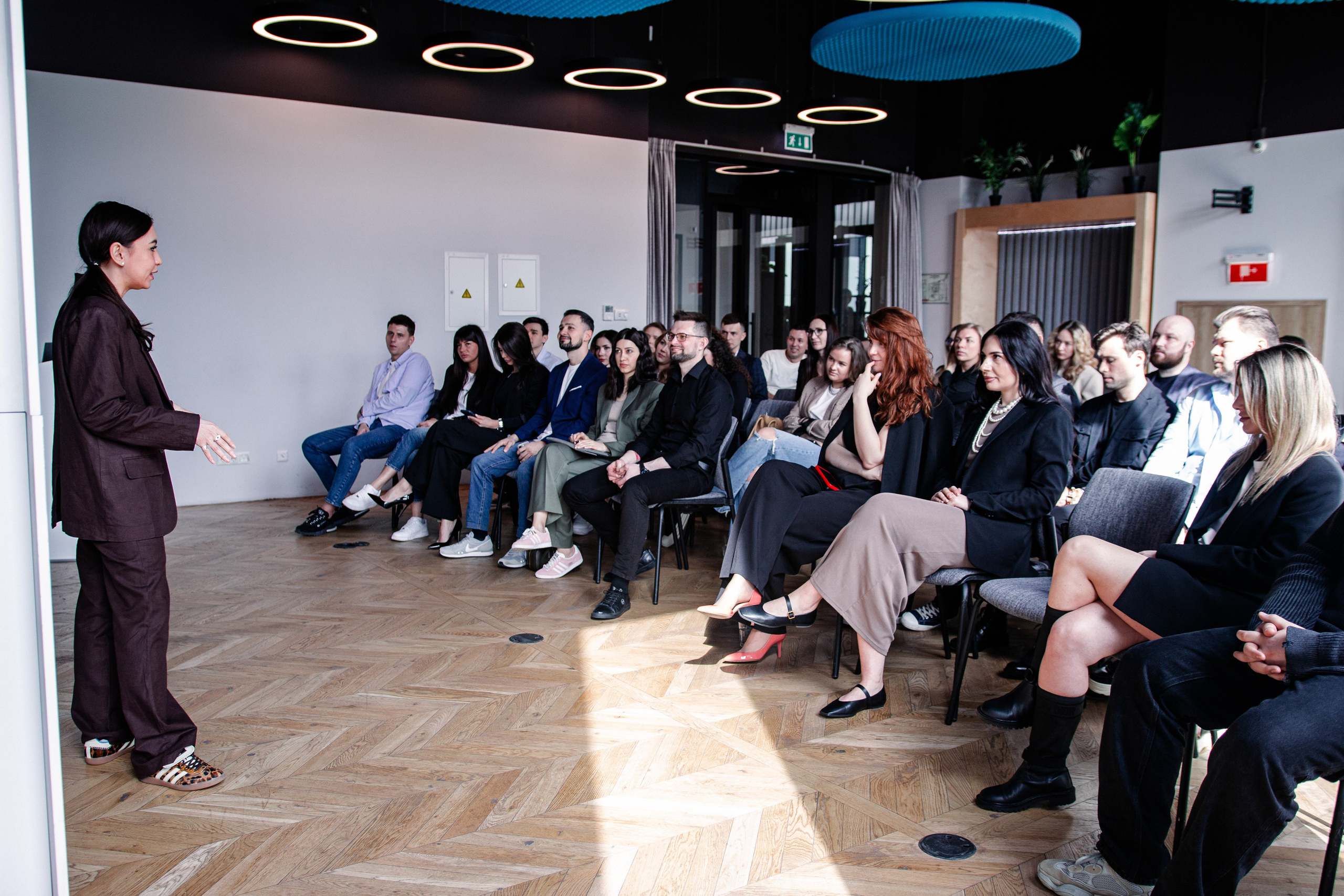 Планерка компании недвижимости. Фотограф Москва — личные фотосессии, лавстори в студии