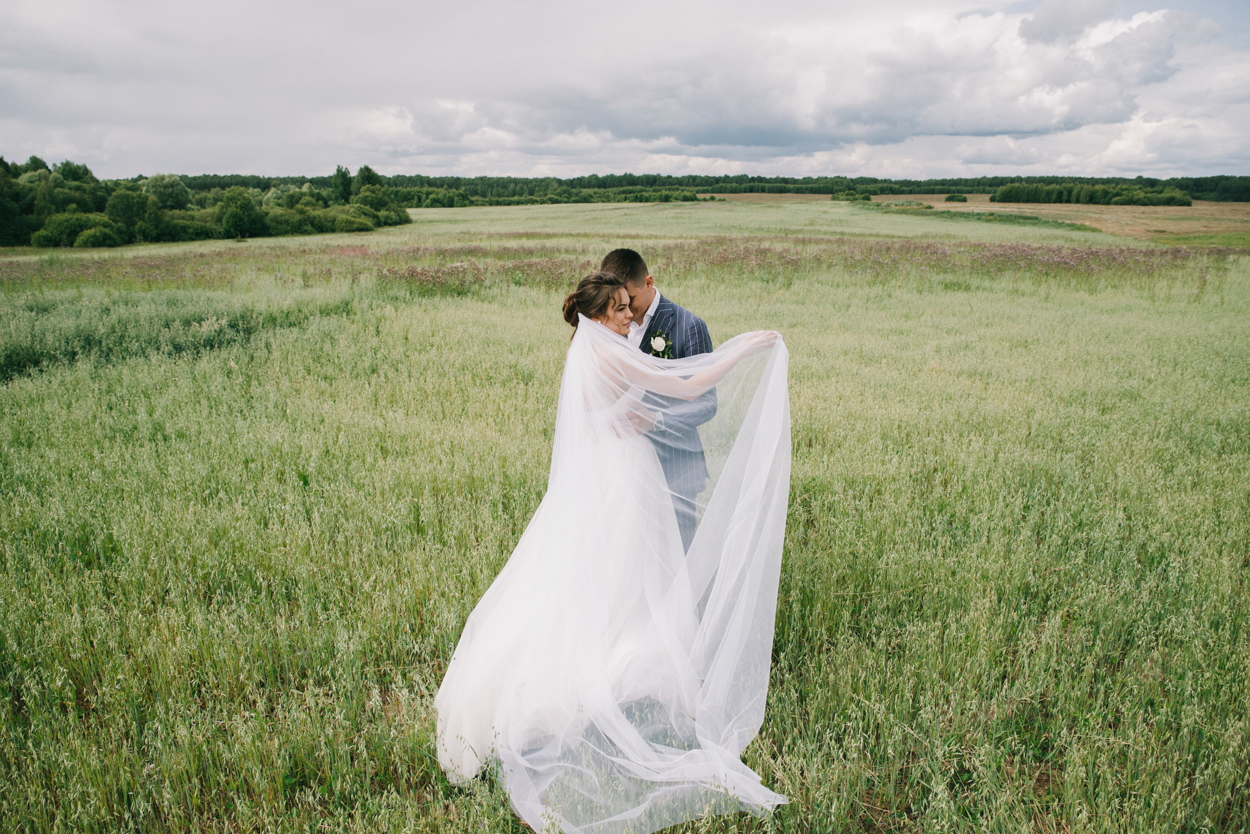 Летнее солнце в лесу. Свадебный фотограф в Калуге Алексей Климов