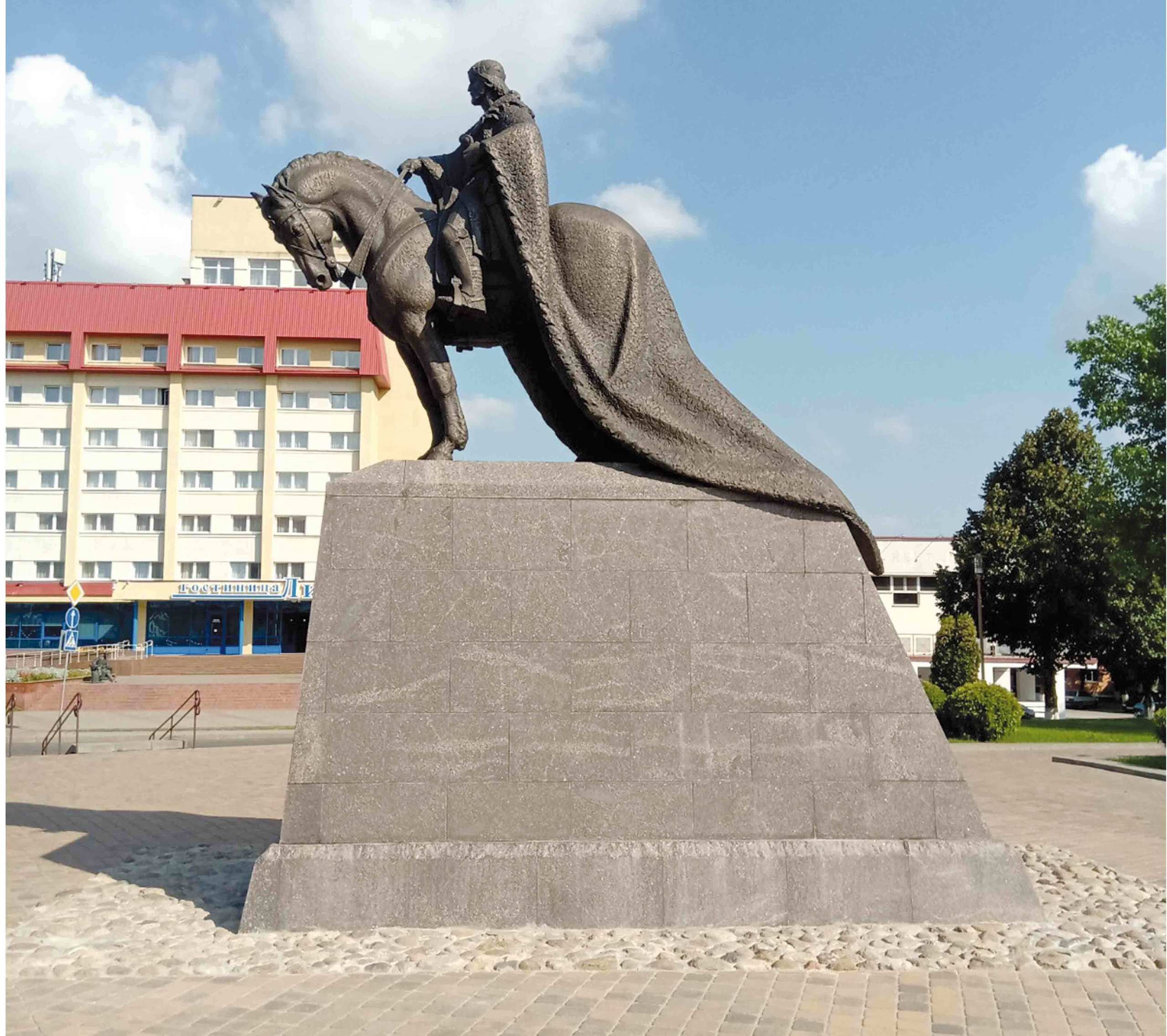 Alt - Первый памятник Гедимину в Беларуси.