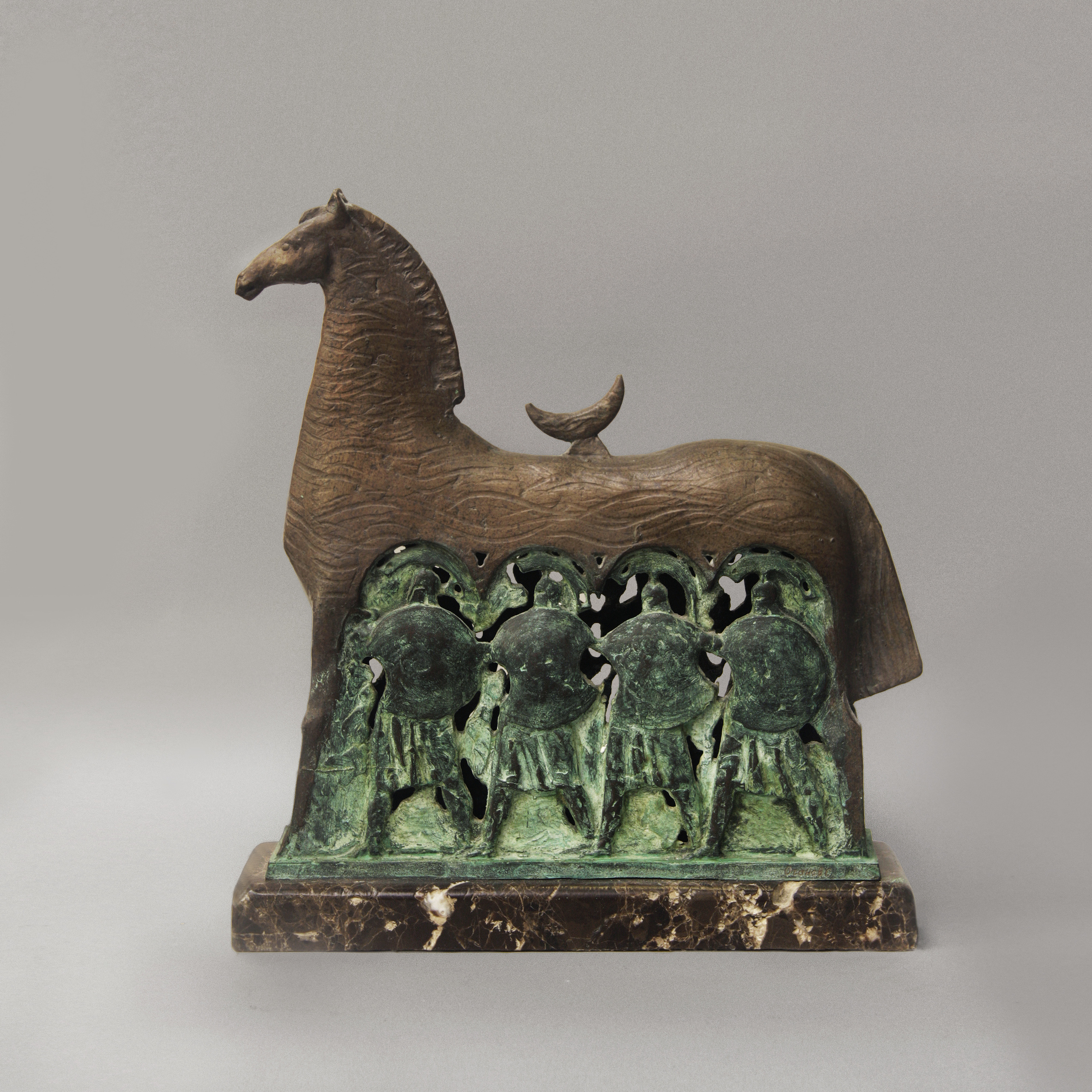 "Троянский конь" Бронза, гранит, 34 H x 30 W x 9 cm