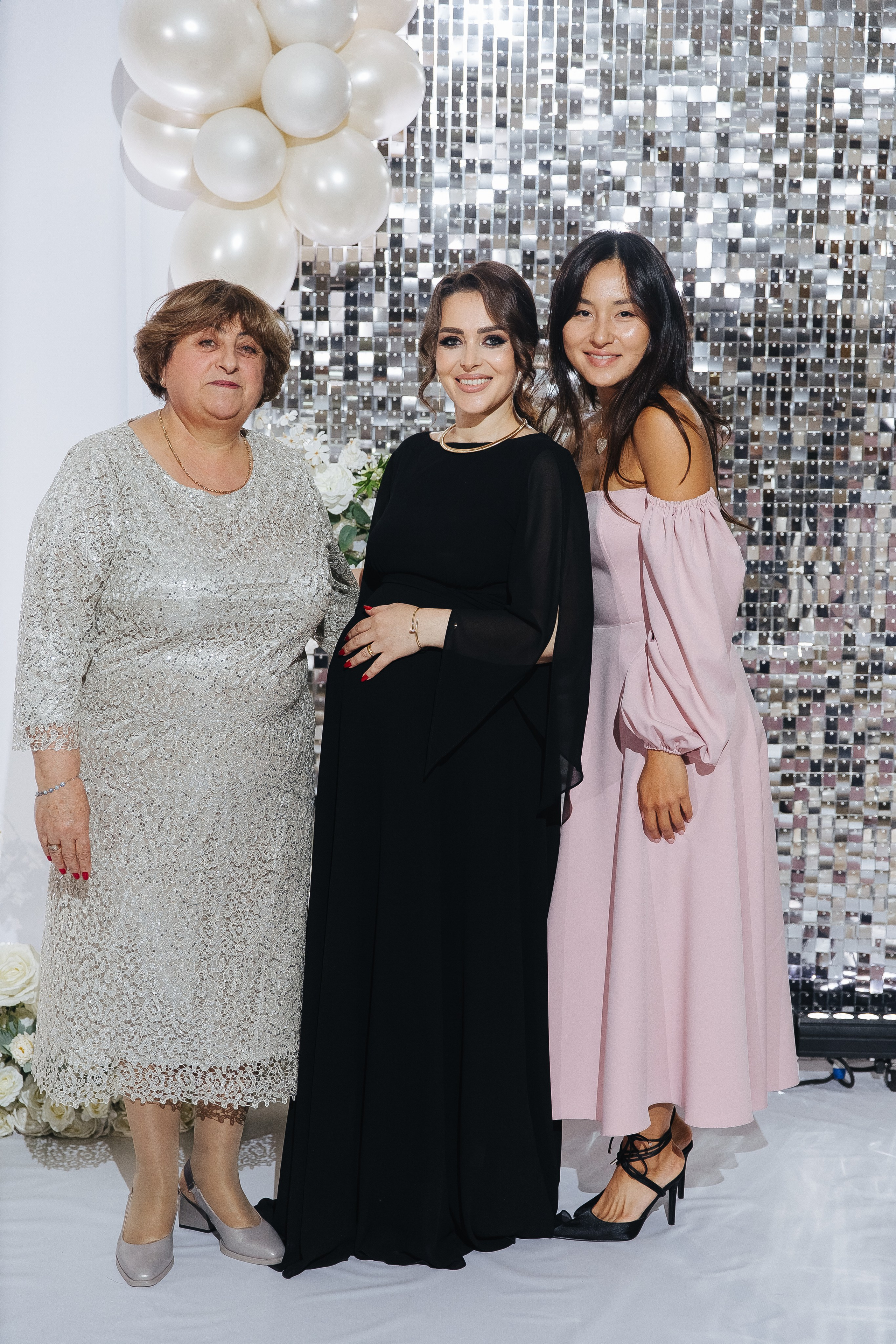 Ани и Назели. 35&5 День рождения, «Янтарь». Фотограф в Красноярске Надежда Воскресенская