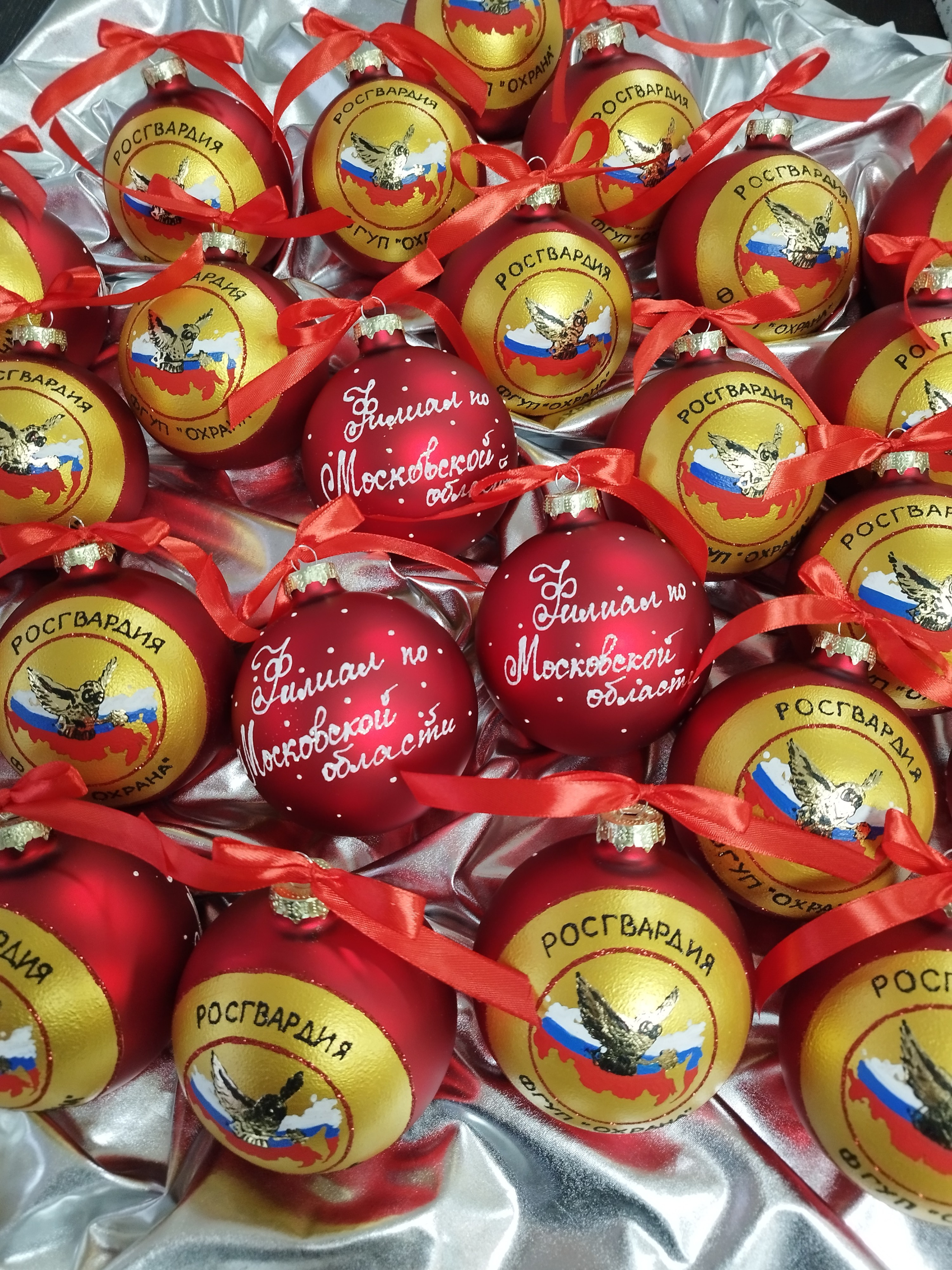 Индивидуальные ёлочные шары на заказ — оригинальные корпоративные подарки для компаний