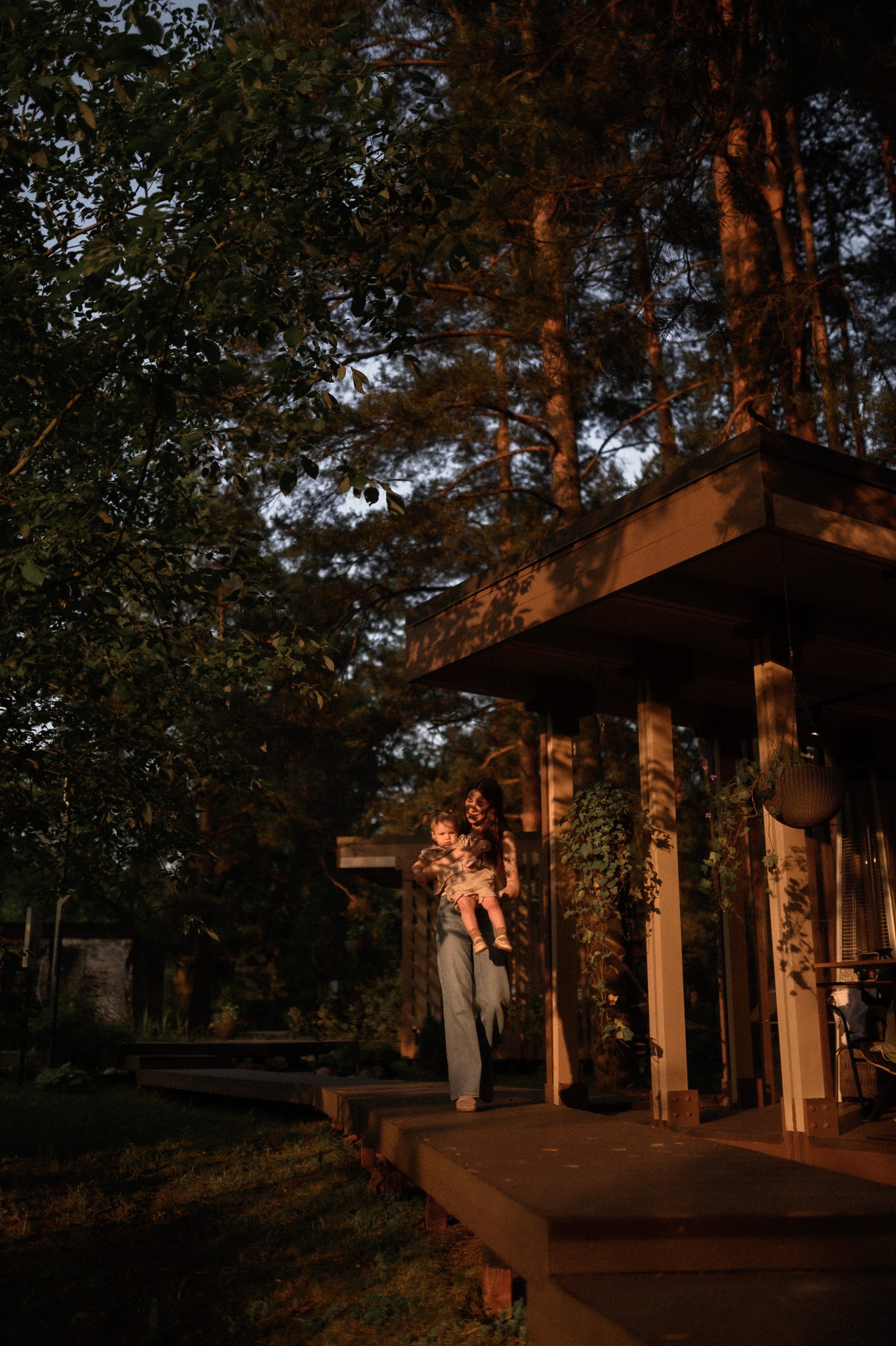 Надя и Алиса в ресторане Кедр. Семейный и свадебный lifestyle-фотограф в Москве Мария Петрова