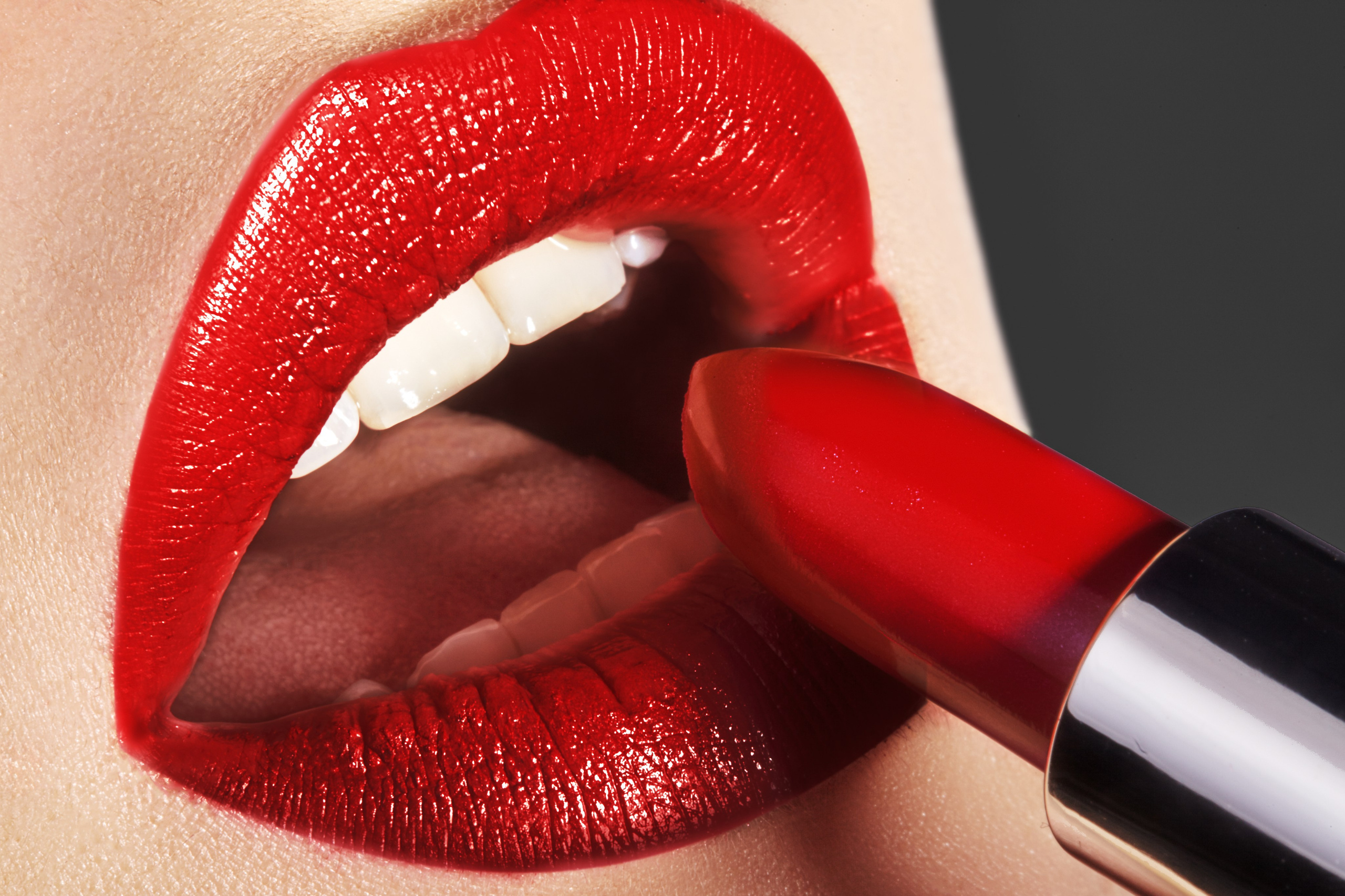 High-End Retouching Portfolio | Marina Frost. Marina Frost | Beauty & Fashion Photographer & Retoucher and AI Artist