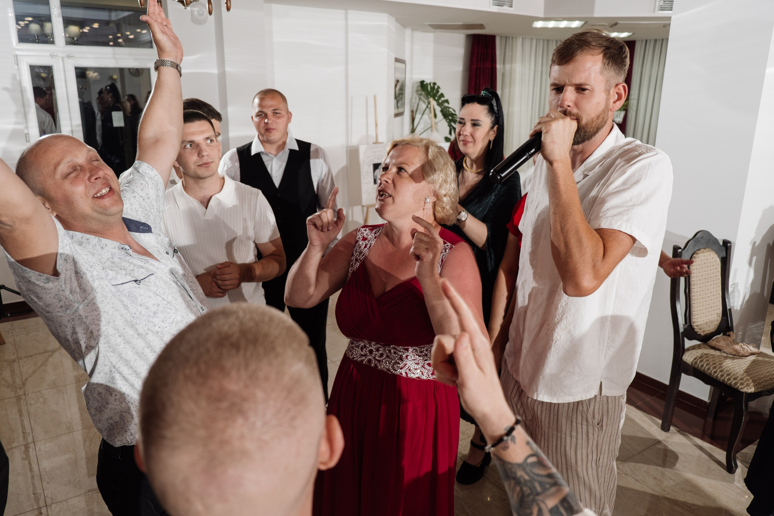 Свадебный ретопртаж. Профессиональная фотосъемка в Крыму. Натуральные эмоции и живые кадры. Забронируйте дату прямо сейчас!