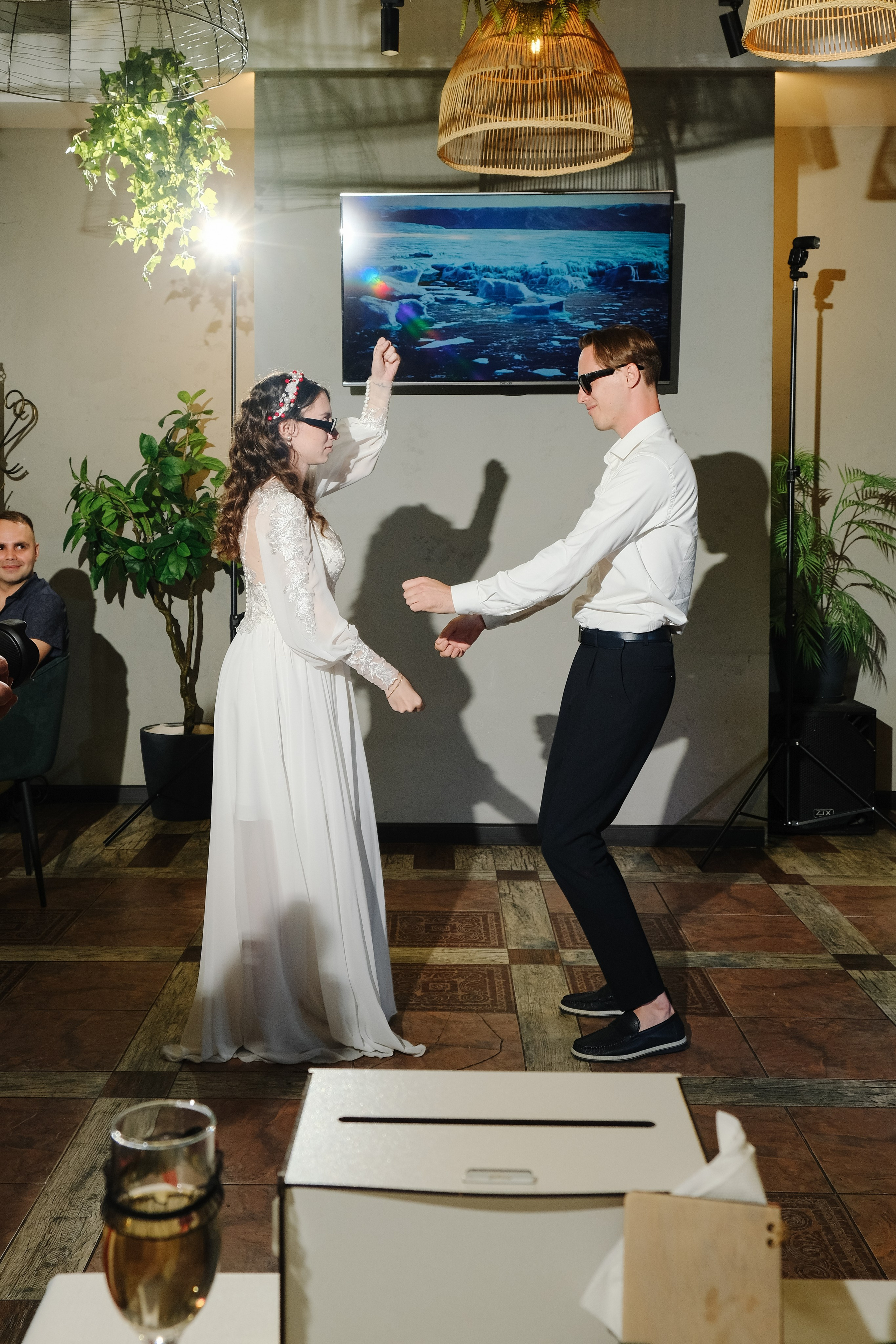 О+Д (ЗАГС, прогулка Центр и Парк Победы, банкет). Профессиональная фотосъемка в Крыму. Натуральные эмоции и живые кадры. Забронируйте дату прямо сейчас!